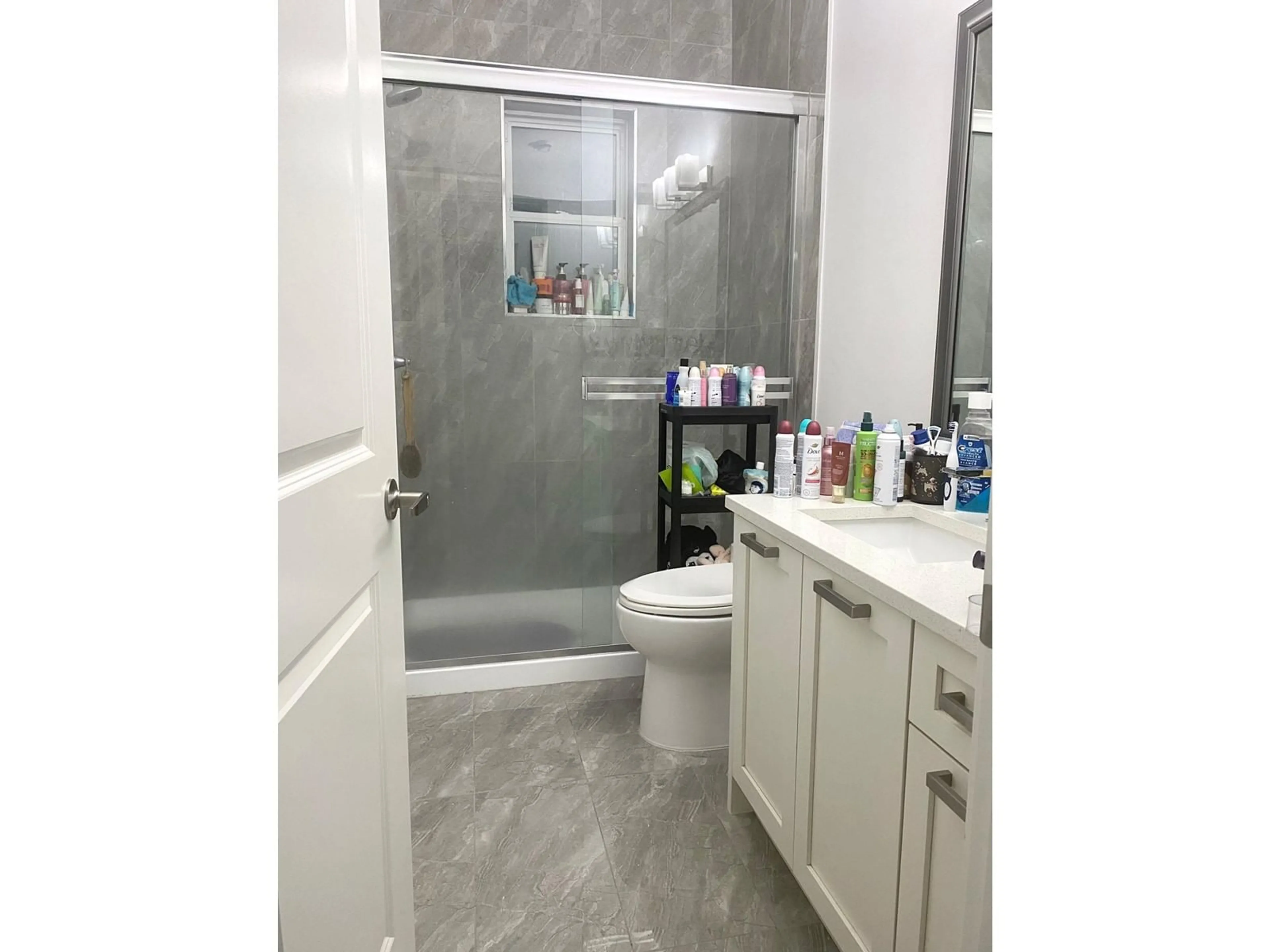 Contemporary bathroom, ceramic/tile floor for 37 - 5867 129, Surrey British Columbia V3X0J4