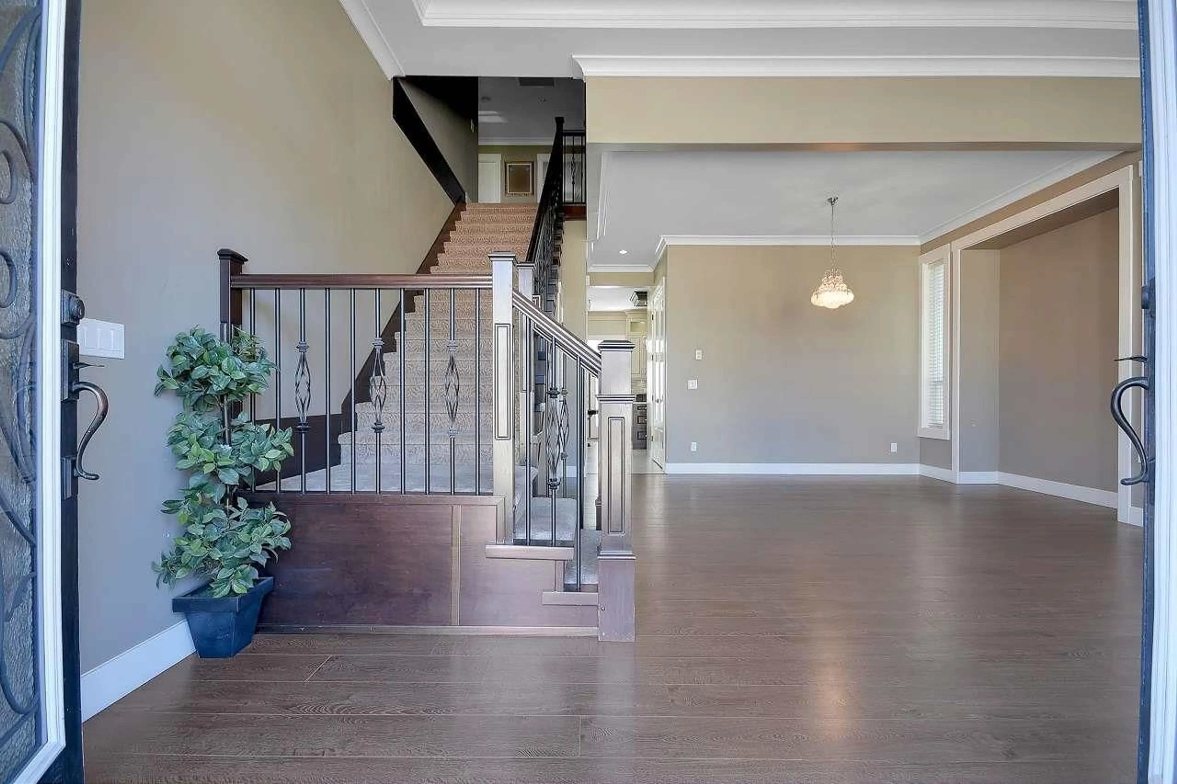 Indoor foyer for 5945 130A STREET, Surrey British Columbia V3X0G5