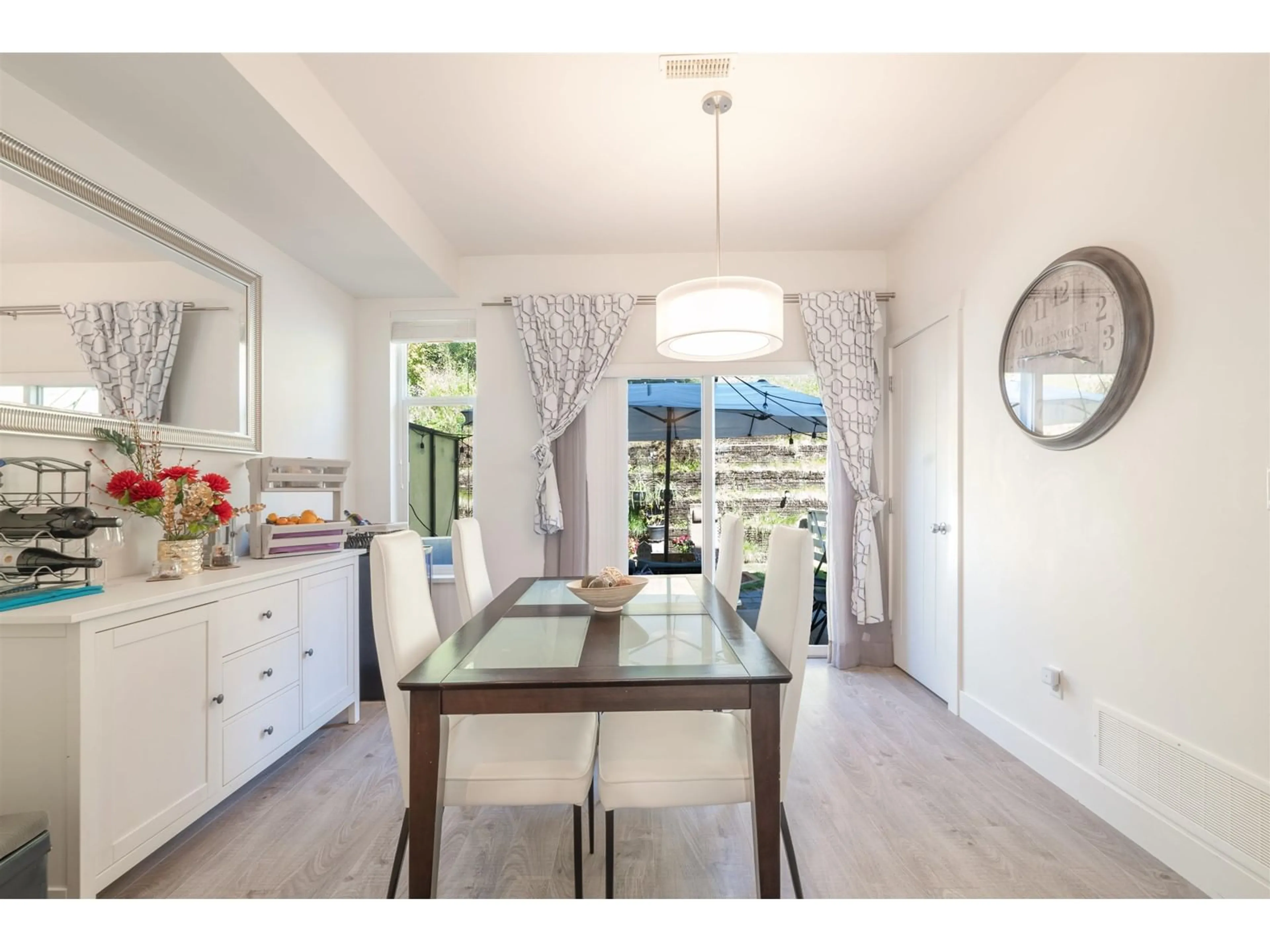 Dining room, wood floors, cottage for 12 34230 ELMWOOD DRIVE, Abbotsford British Columbia V2S0J1