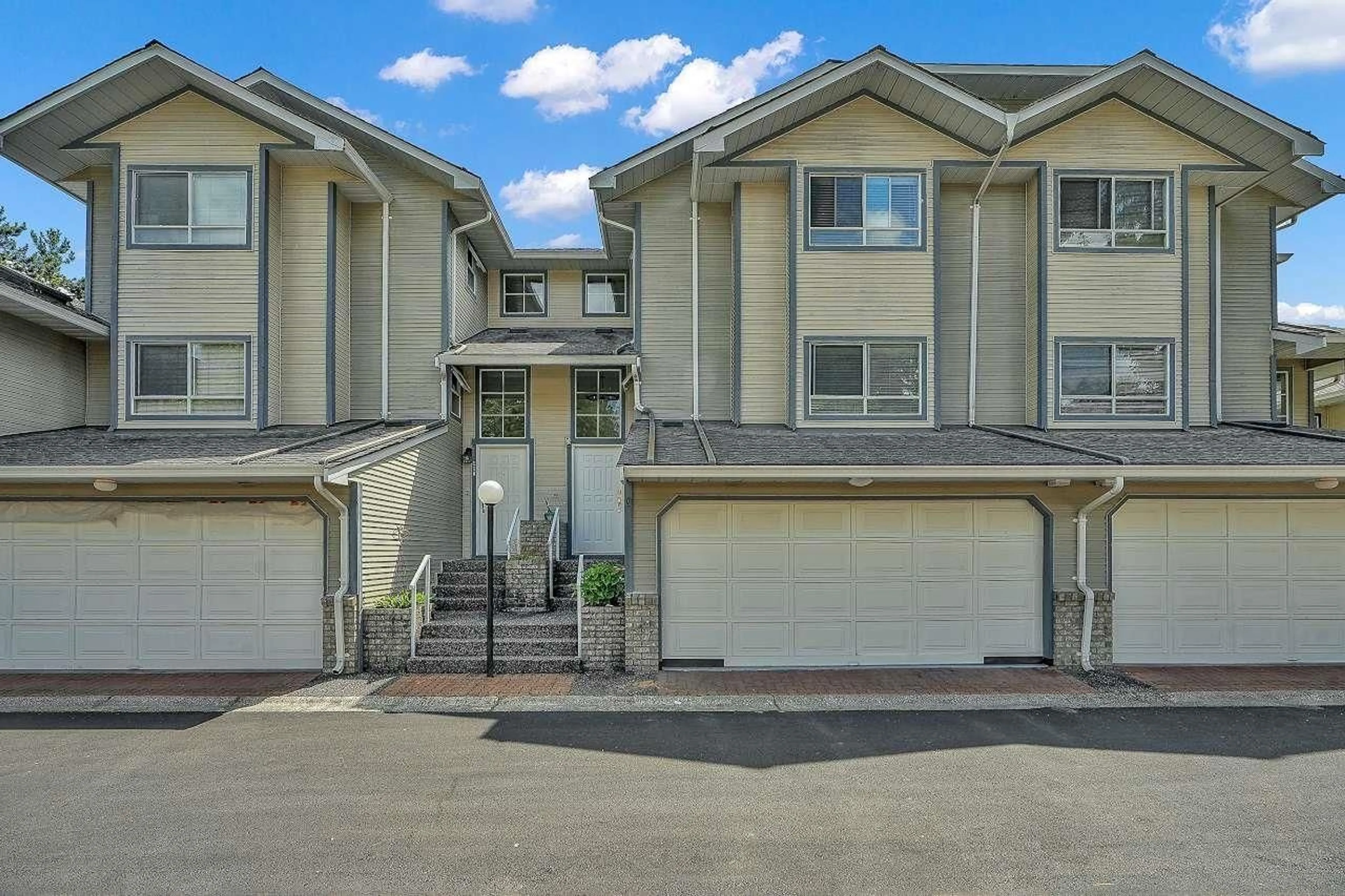 A pic from exterior of the house or condo for 117 10538 153RD STREET, Surrey British Columbia V3R0G6