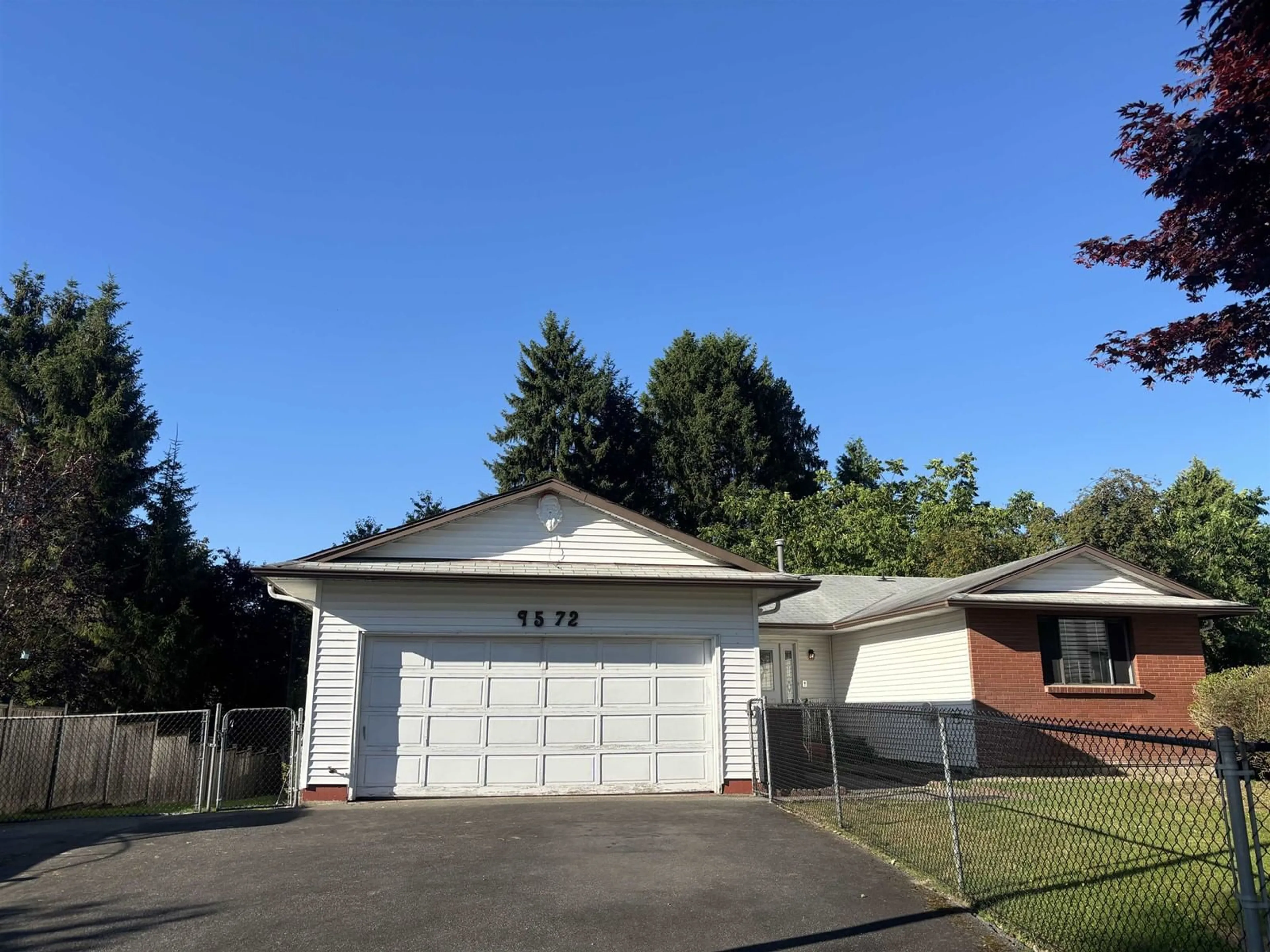 Frontside or backside of a home, the street view for 9572 211 STREET, Langley British Columbia V1M2A6