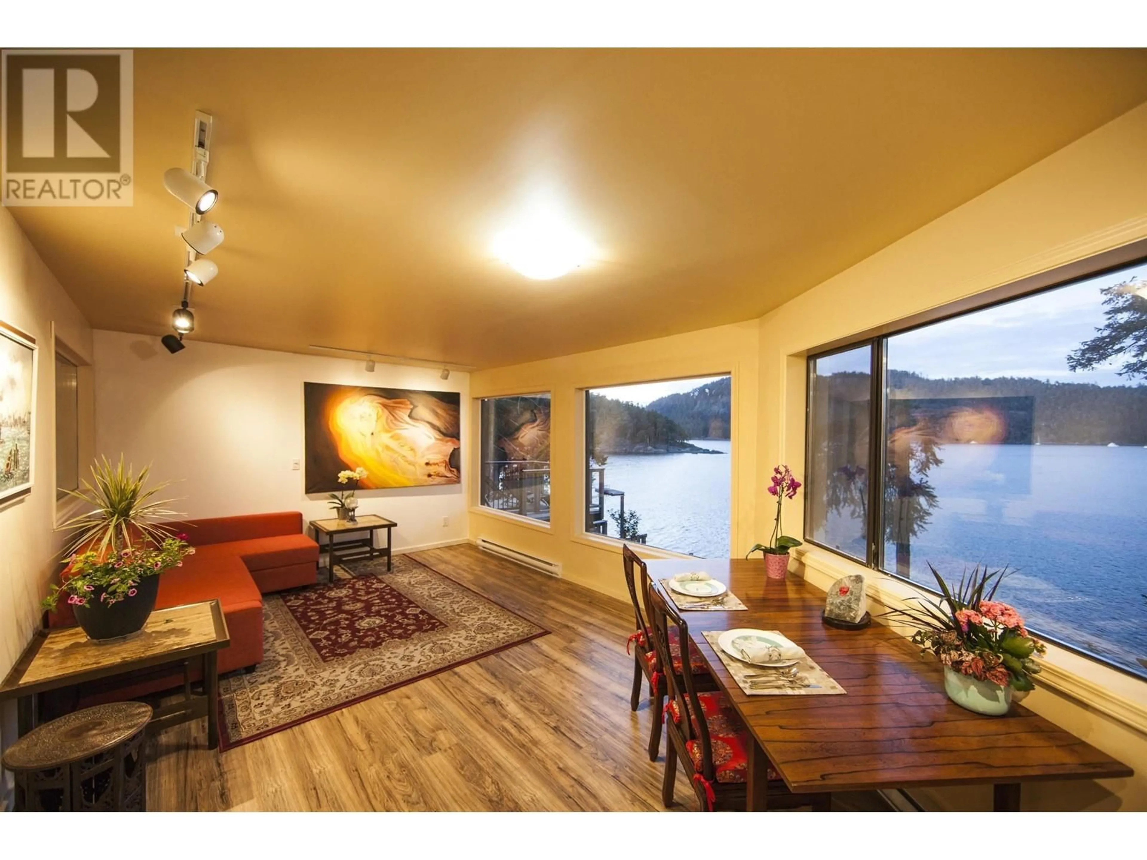 Living room, wood floors for 7911 BEDWELL DRIVE, Pender Island British Columbia V0N2M2