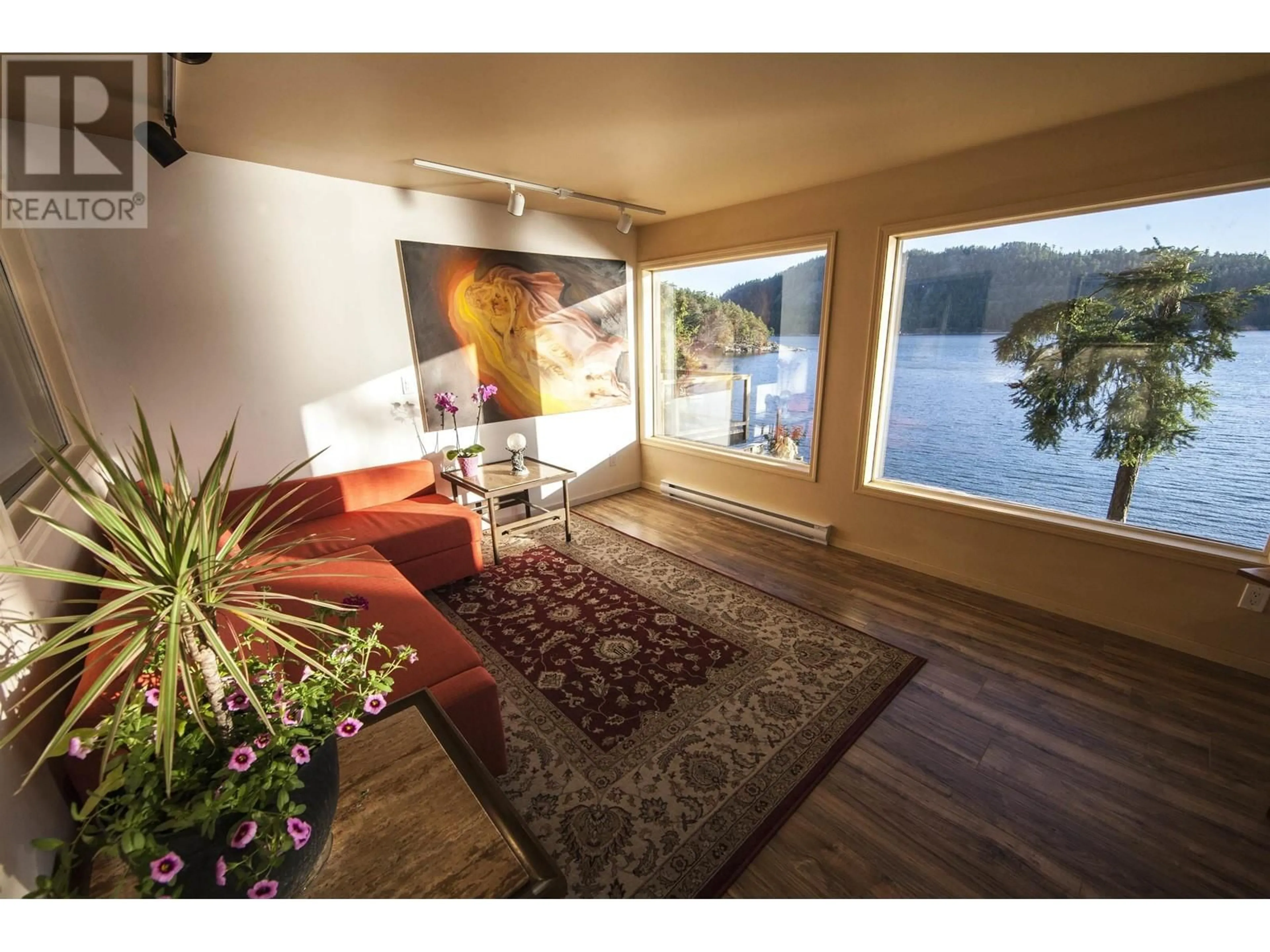 Living room, wood floors for 7911 BEDWELL DRIVE, Pender Island British Columbia V0N2M2