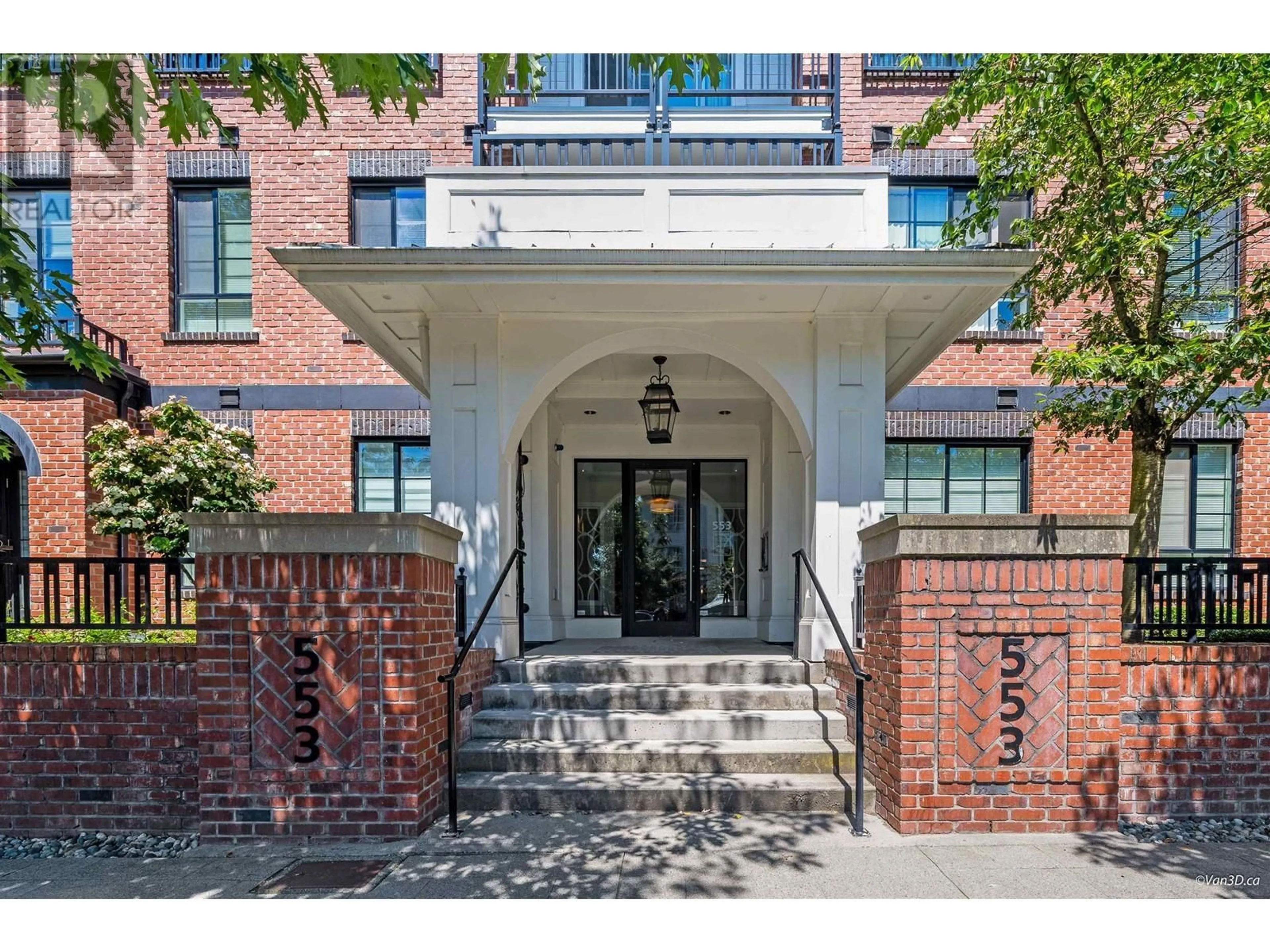 Indoor entryway for 302 553 FOSTER AVENUE, Coquitlam British Columbia V3J0B5