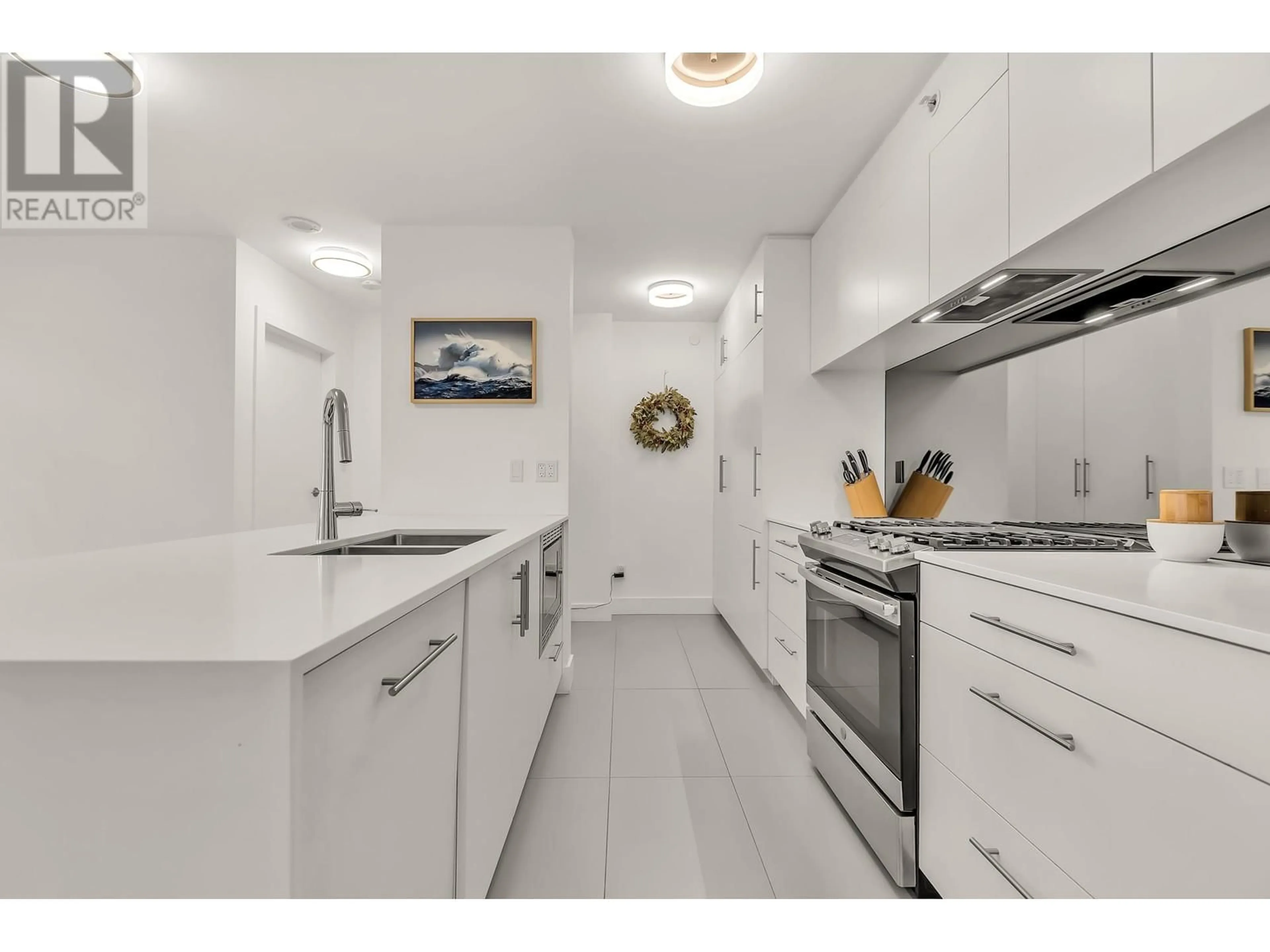 Kitchen for 3101 1495 RICHARDS STREET, Vancouver British Columbia V6Z3E3