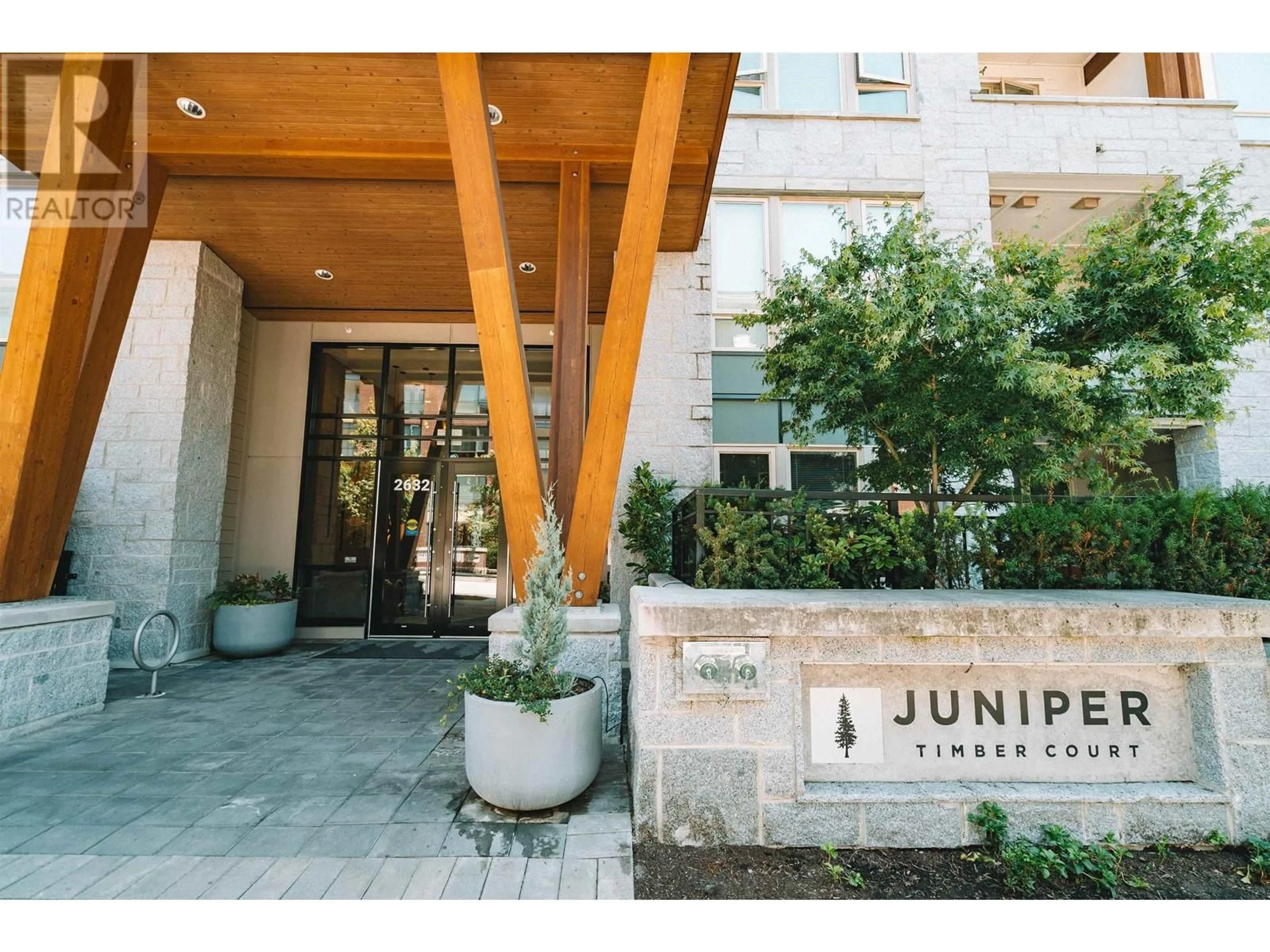 Indoor foyer for 311 2632 LIBRARY LANE, North Vancouver British Columbia V7J0B8