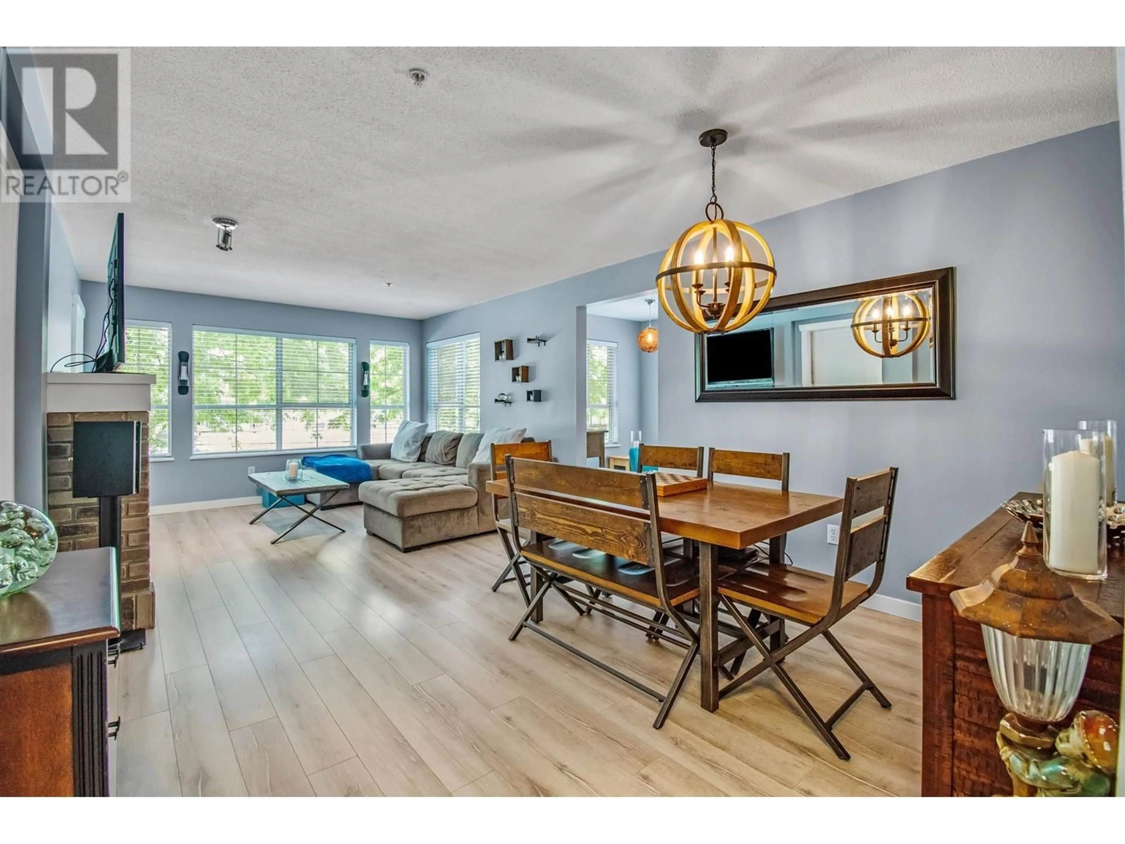 Dining room for 302 2958 SILVER SPRINGS BOULEVARD, Coquitlam British Columbia V3E3R9