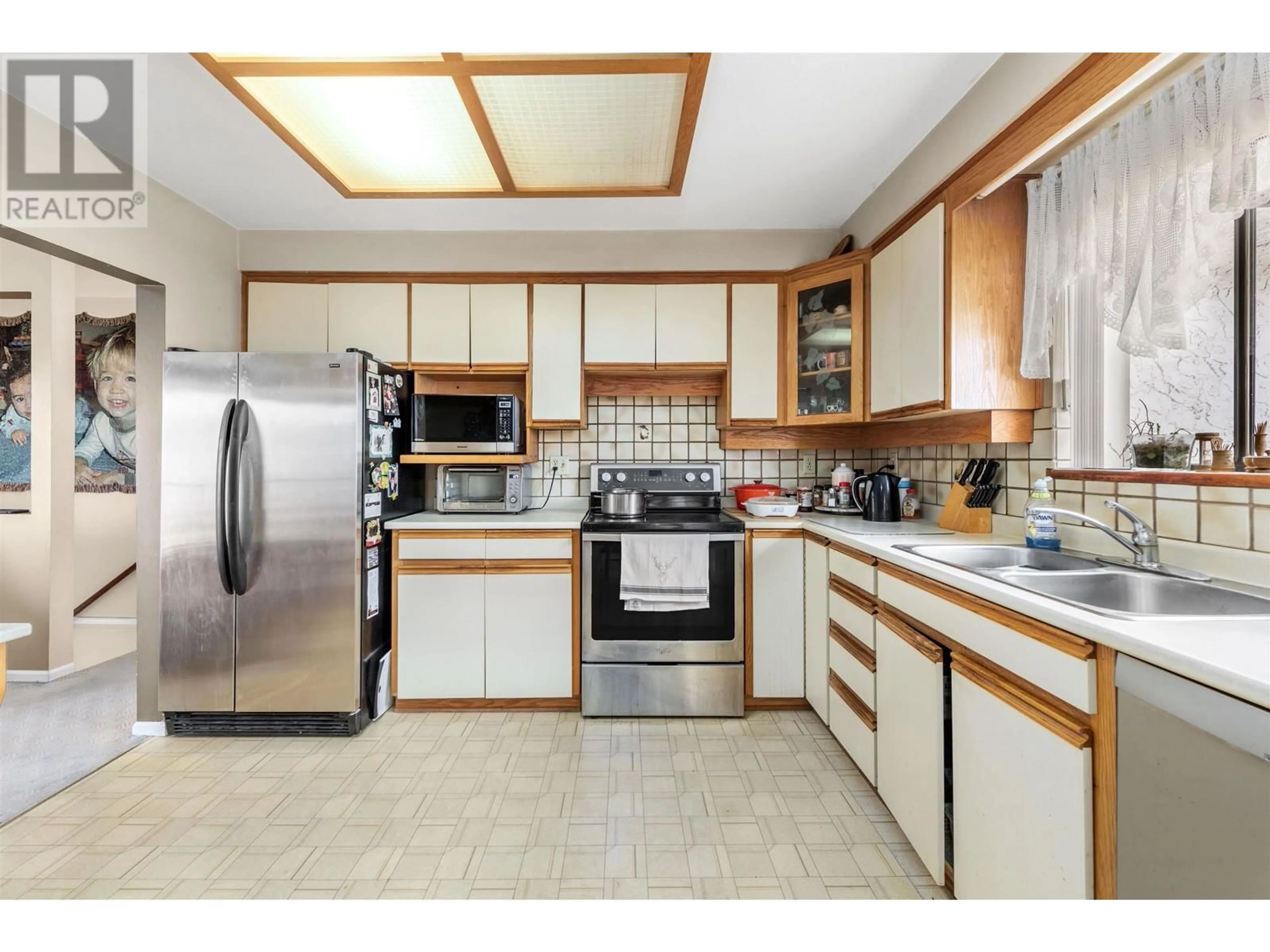 Standard kitchen for 3481 DIEPPE DRIVE, Vancouver British Columbia V5M4C8