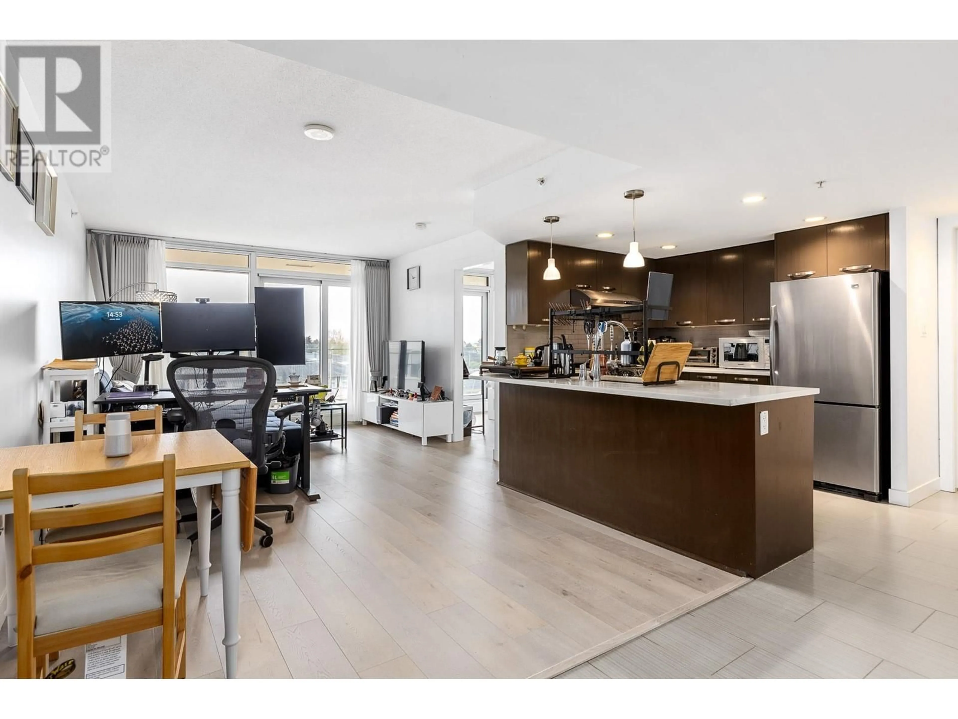 Contemporary kitchen for 910 6888 COONEY ROAD, Richmond British Columbia V6Y0E1