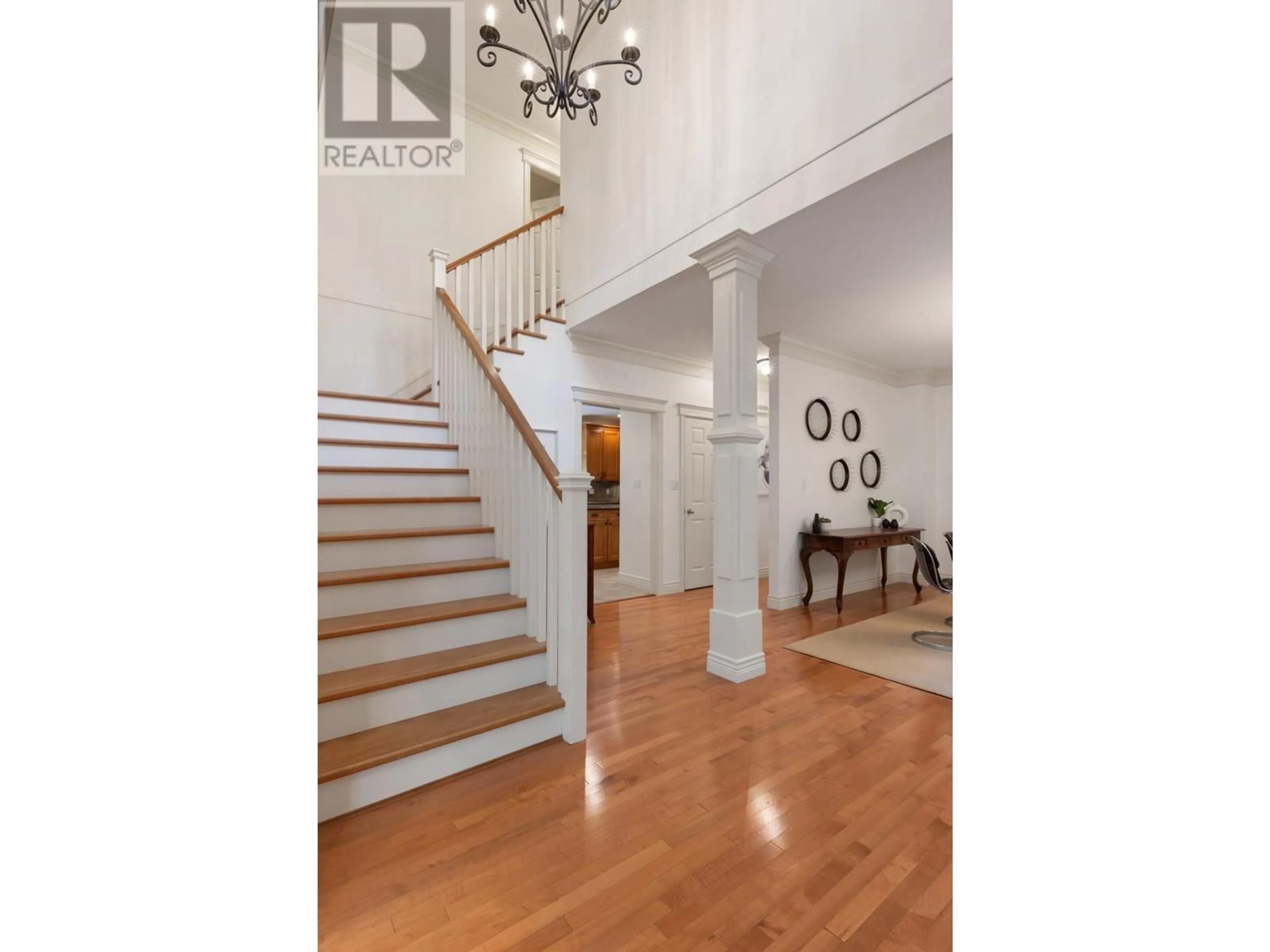 Indoor foyer for 382 CARTELIER ROAD, North Vancouver British Columbia V7N4H6