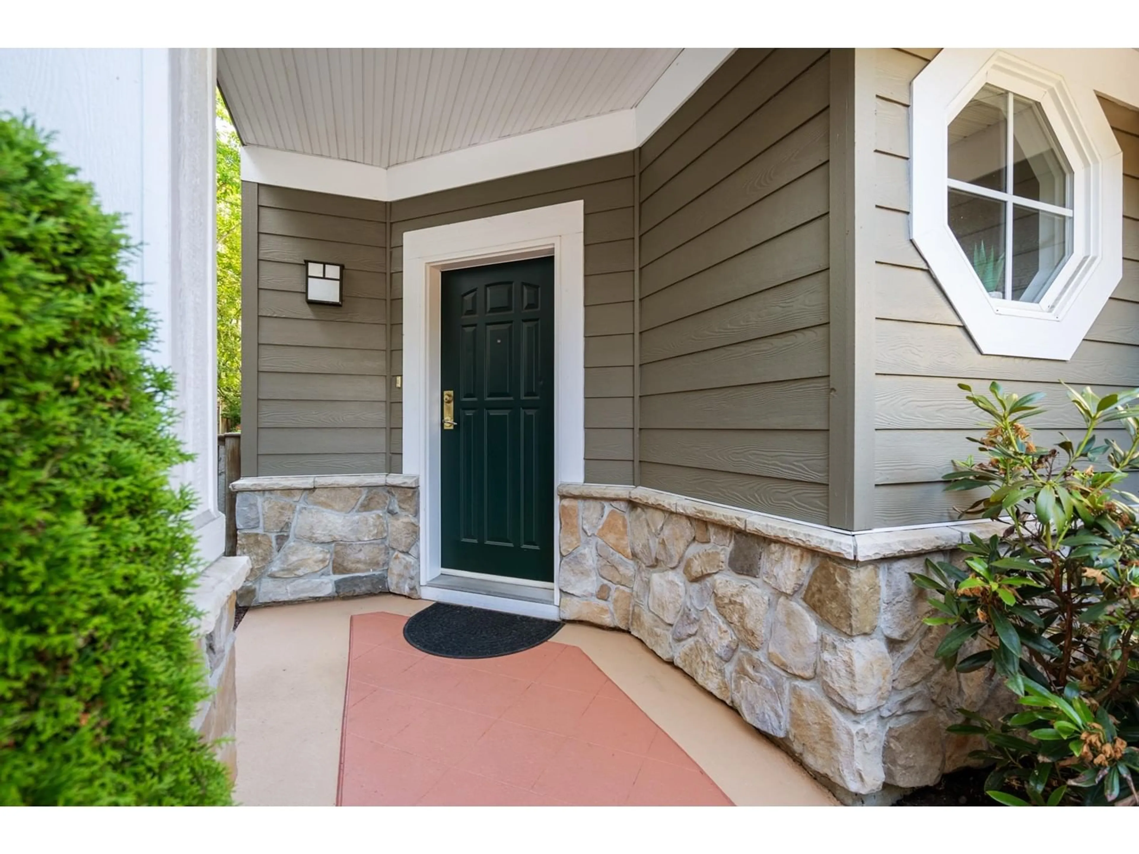 Indoor entryway for 6 15055 20 AVENUE, Surrey British Columbia V4A9Y2