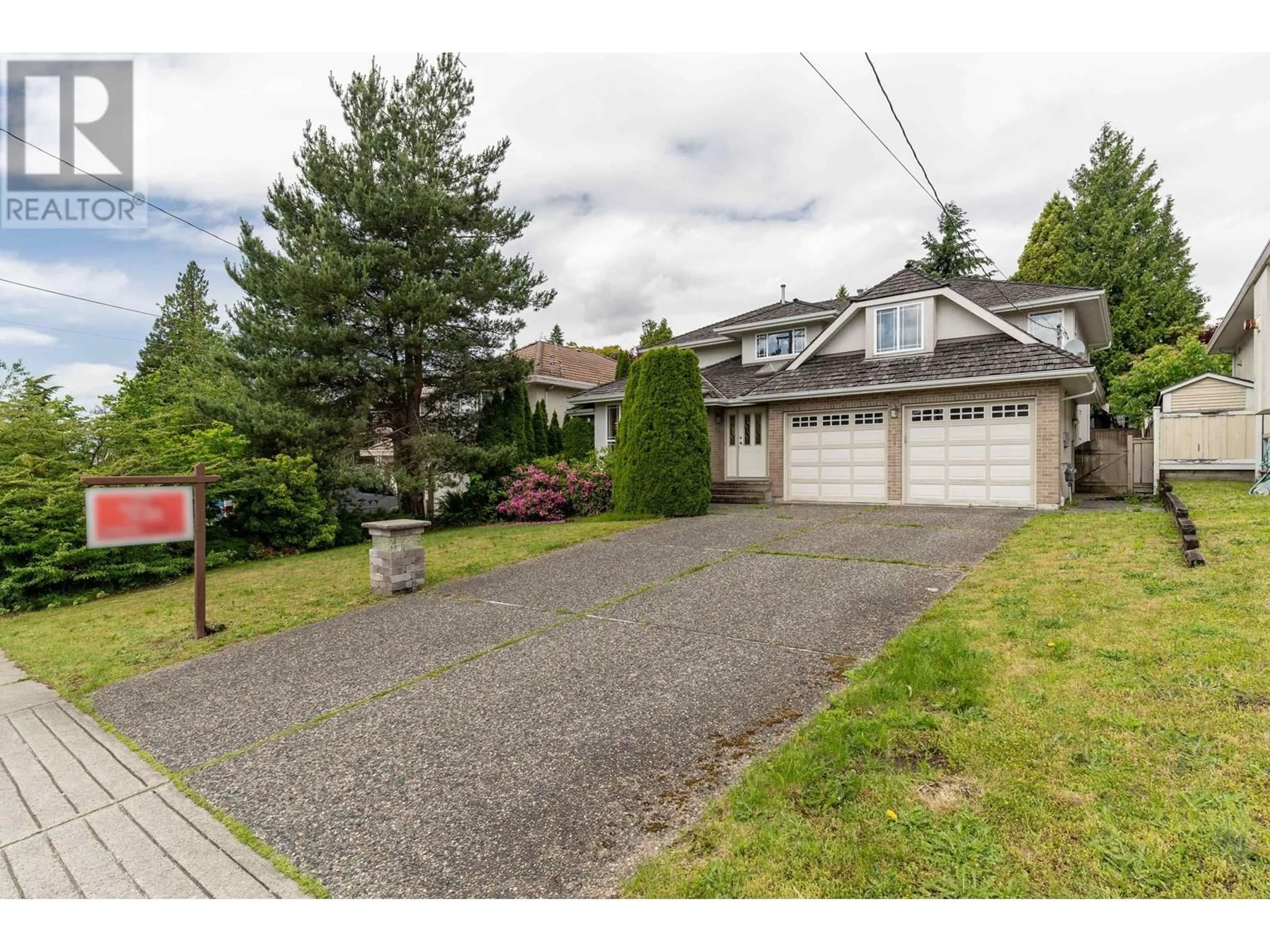 Frontside or backside of a home for 639 ROCHESTER AVENUE, Coquitlam British Columbia V3K2V6