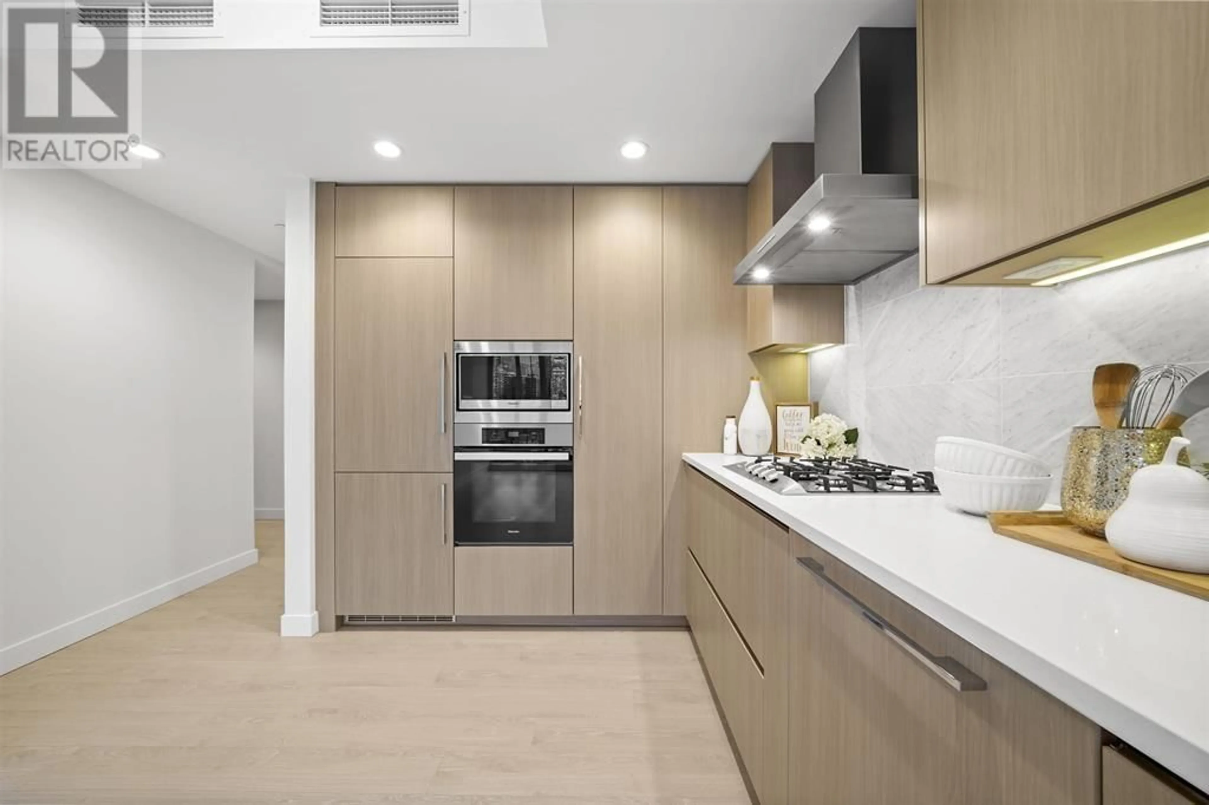 Contemporary kitchen for 1206 1768 COOK STREET, Vancouver British Columbia V5Y0N3