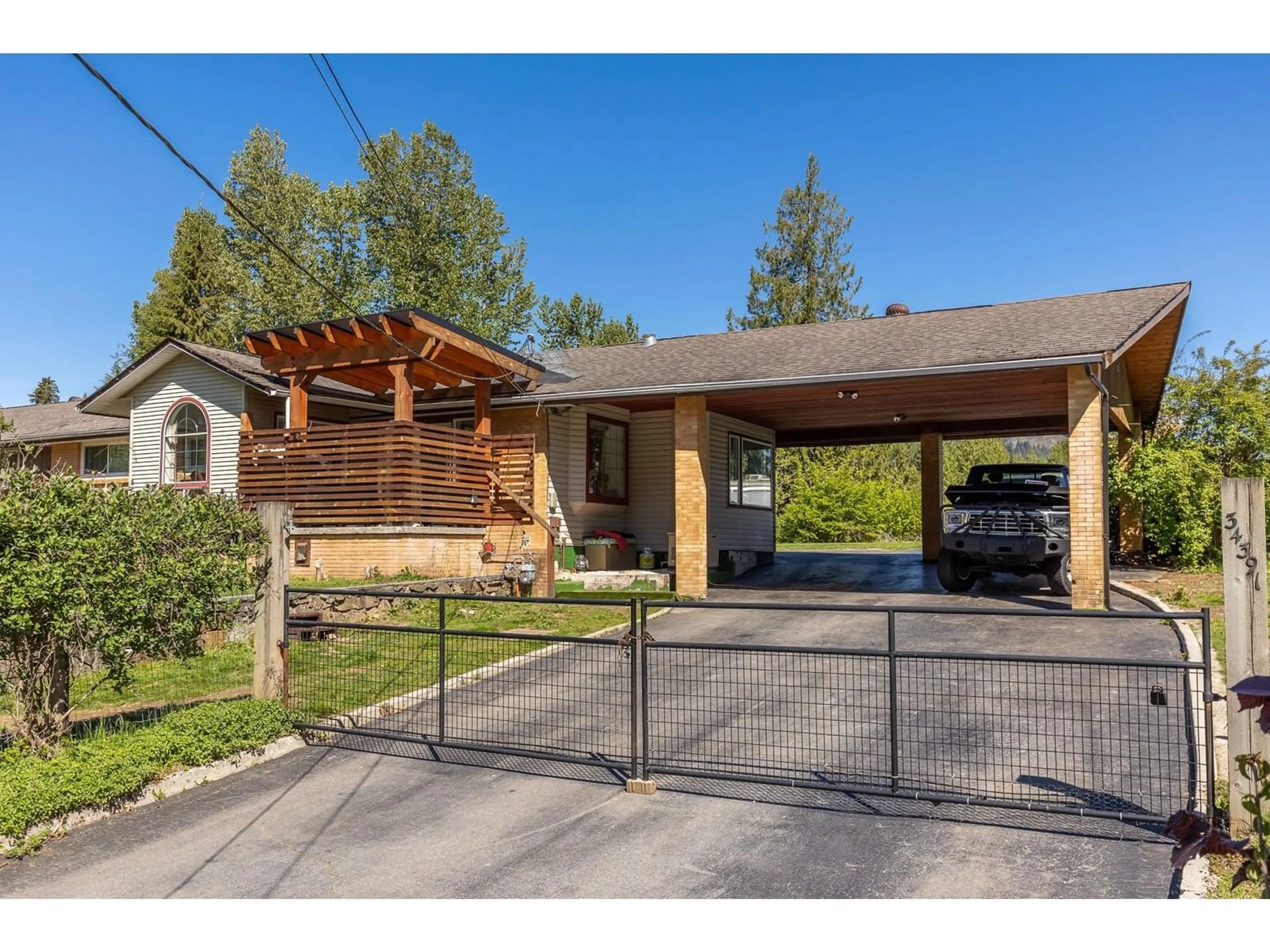 Frontside or backside of a home for 34391 FERNDALE AVENUE, Mission British Columbia V2V7G2