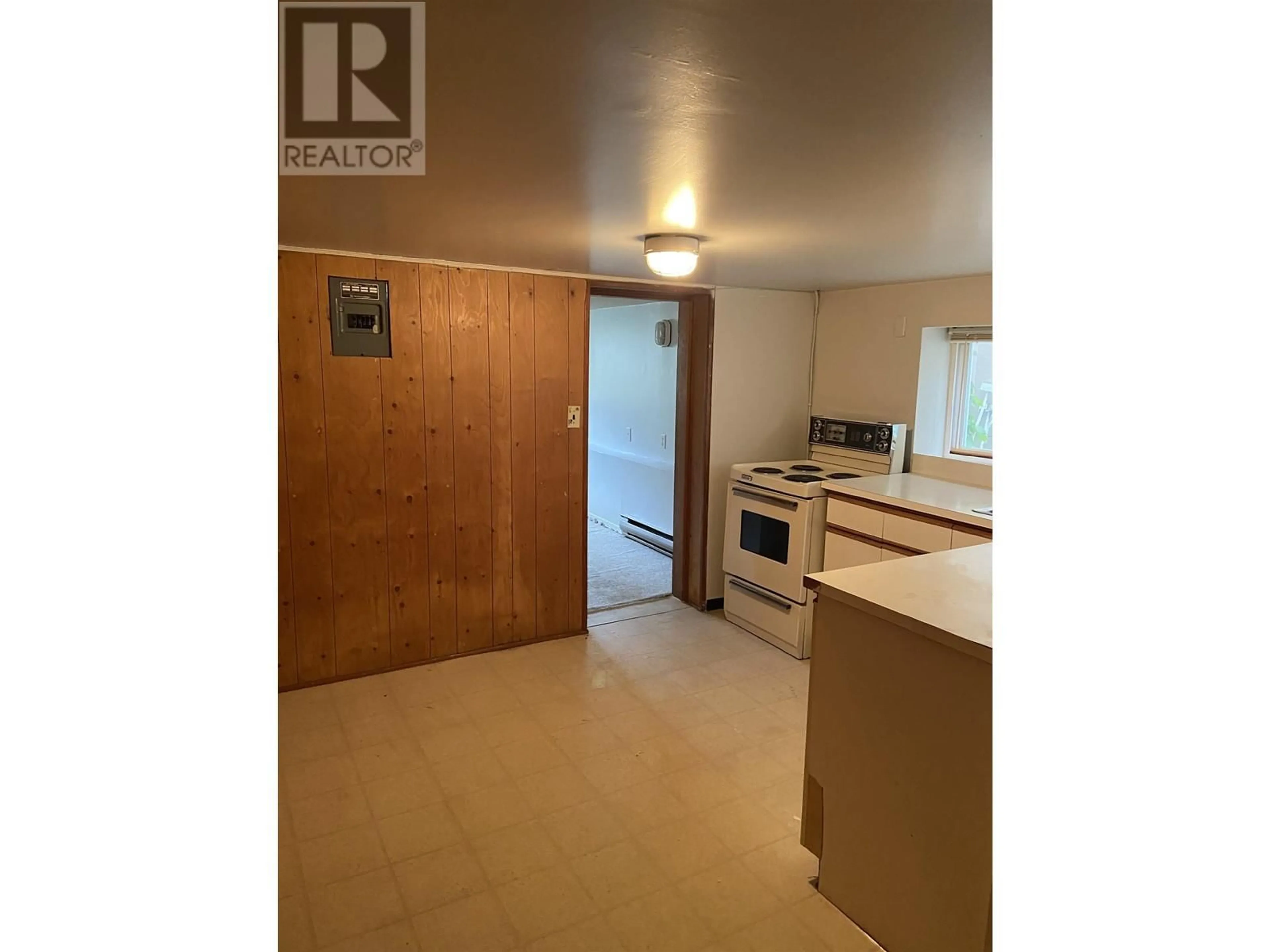 Standard kitchen for 2512 E 22ND AVENUE, Vancouver British Columbia V5M2X5