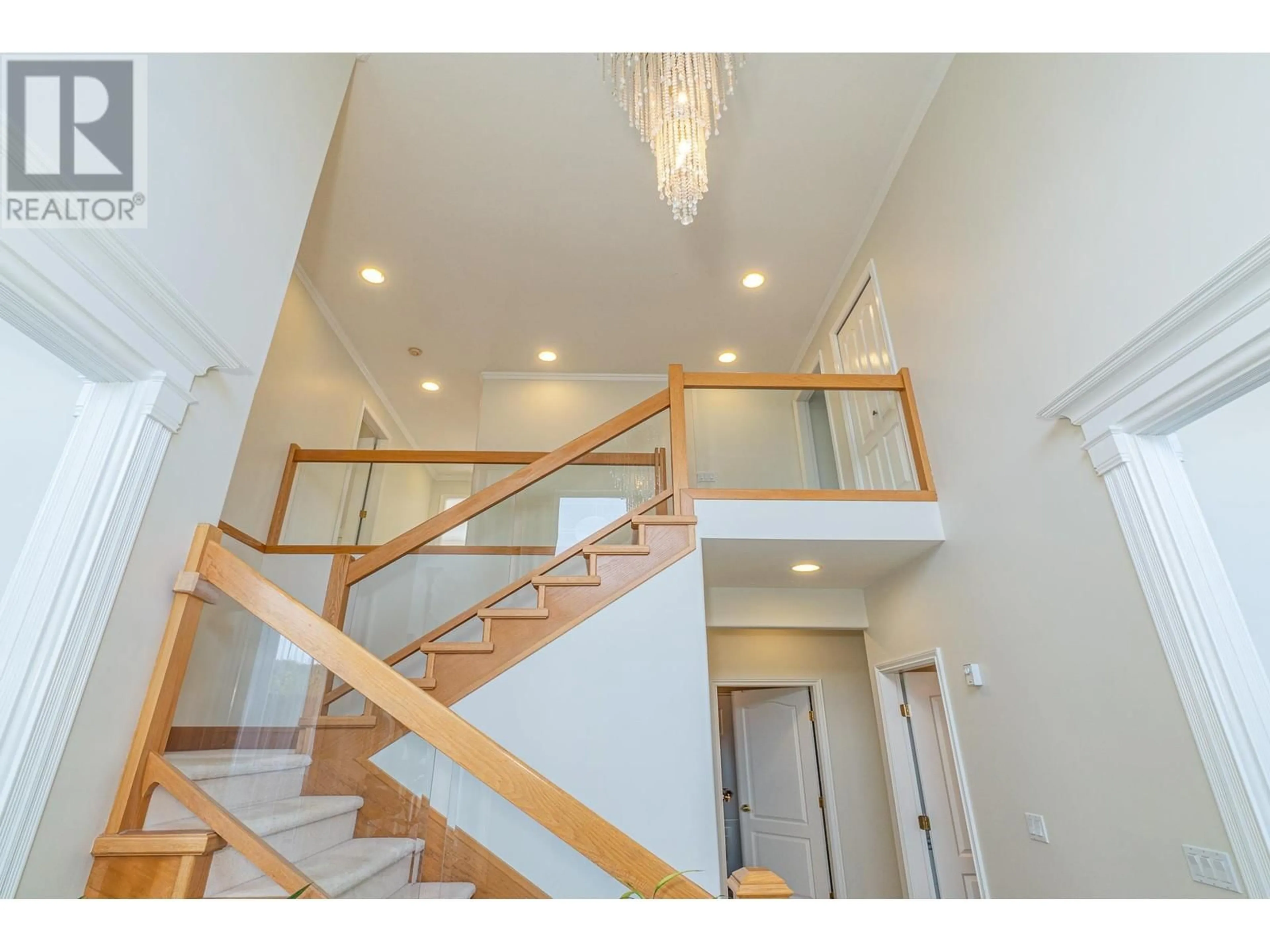 Indoor foyer for 6820 MAPLE ROAD, Richmond British Columbia V7E1G5