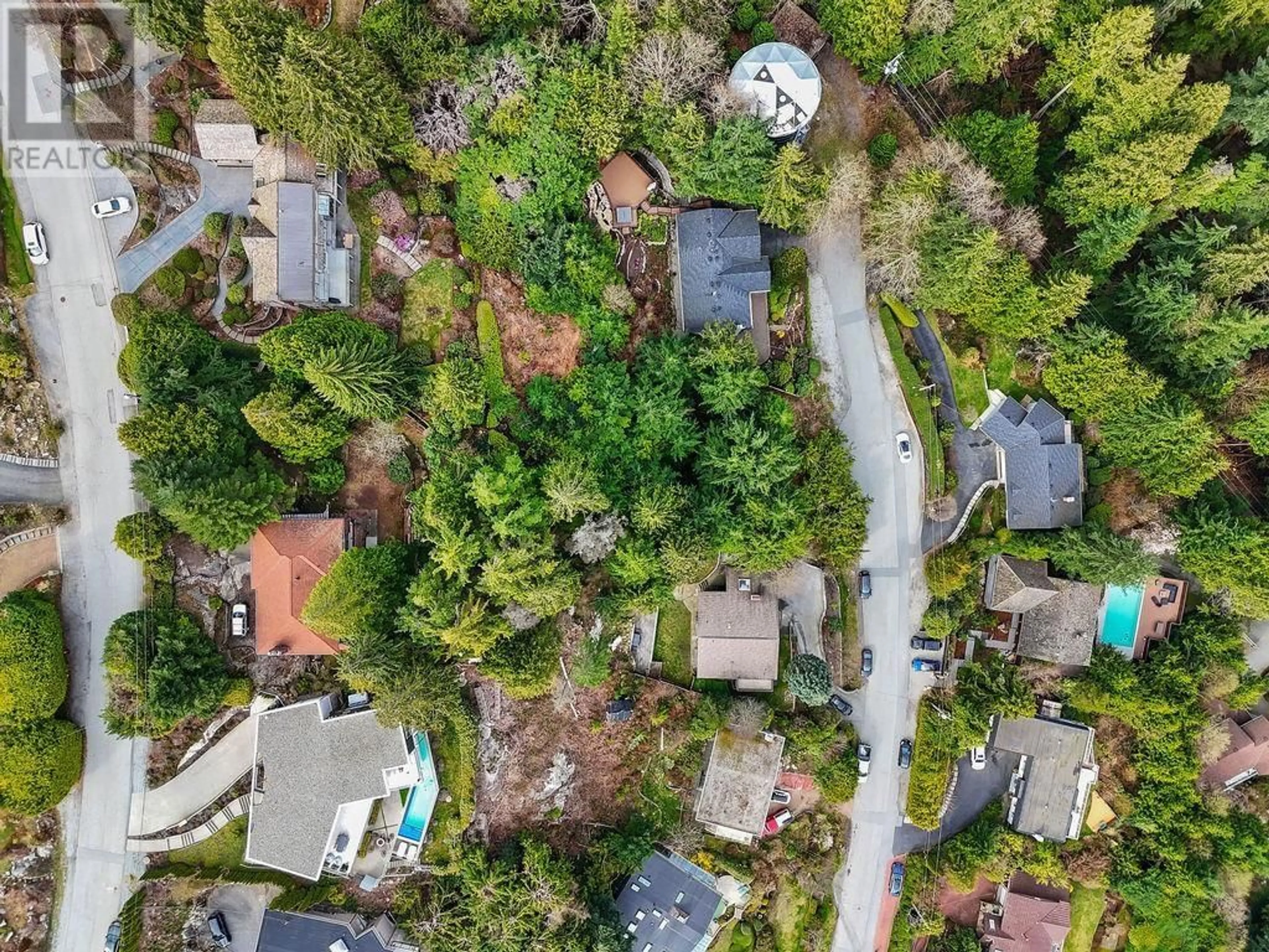 Frontside or backside of a home, the street view for 478 CRAIGMOHR DRIVE, West Vancouver British Columbia V7S1W6