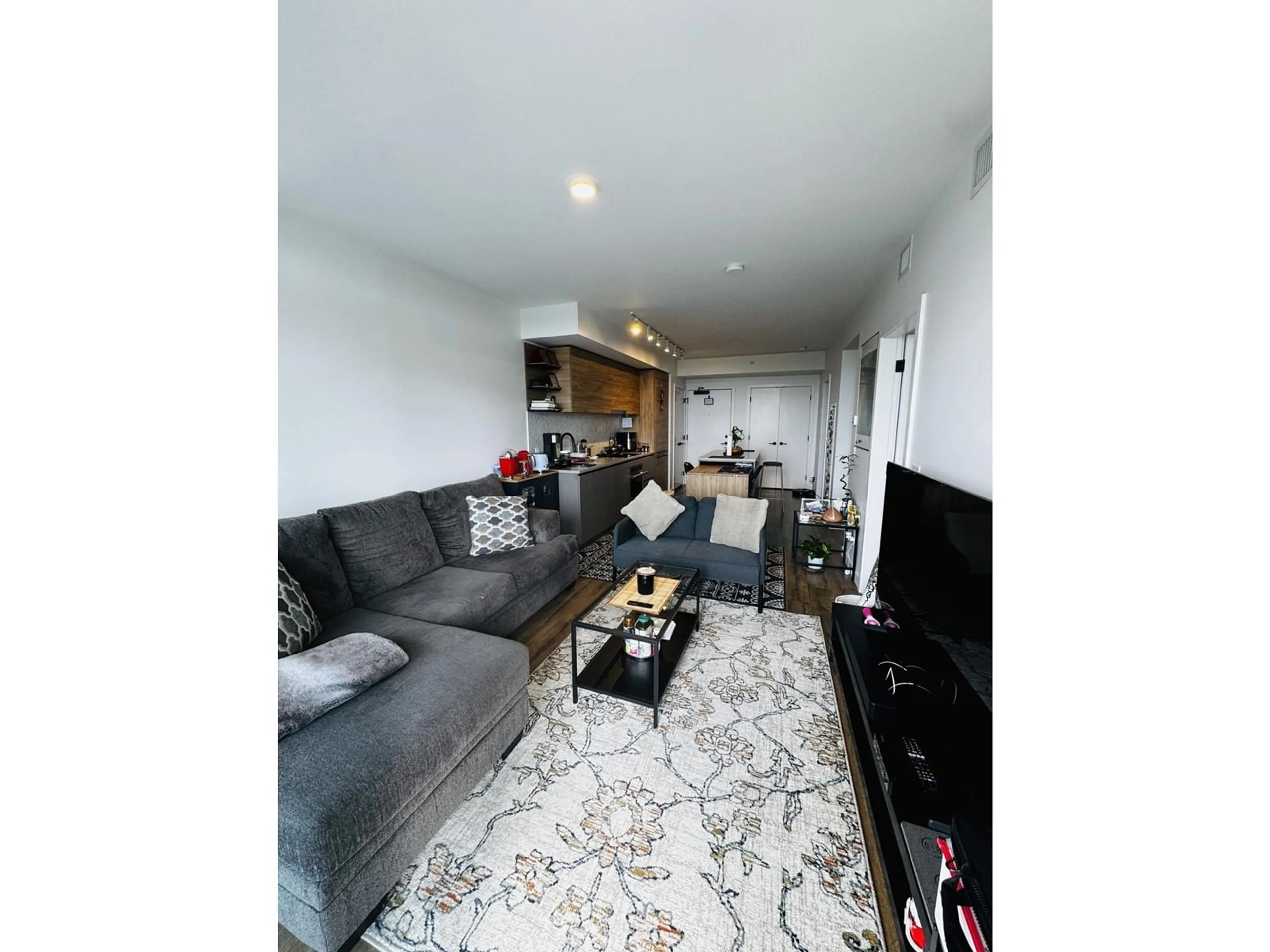 Living room for 1901 13428 105 AVENUE, Surrey British Columbia V3T4B2