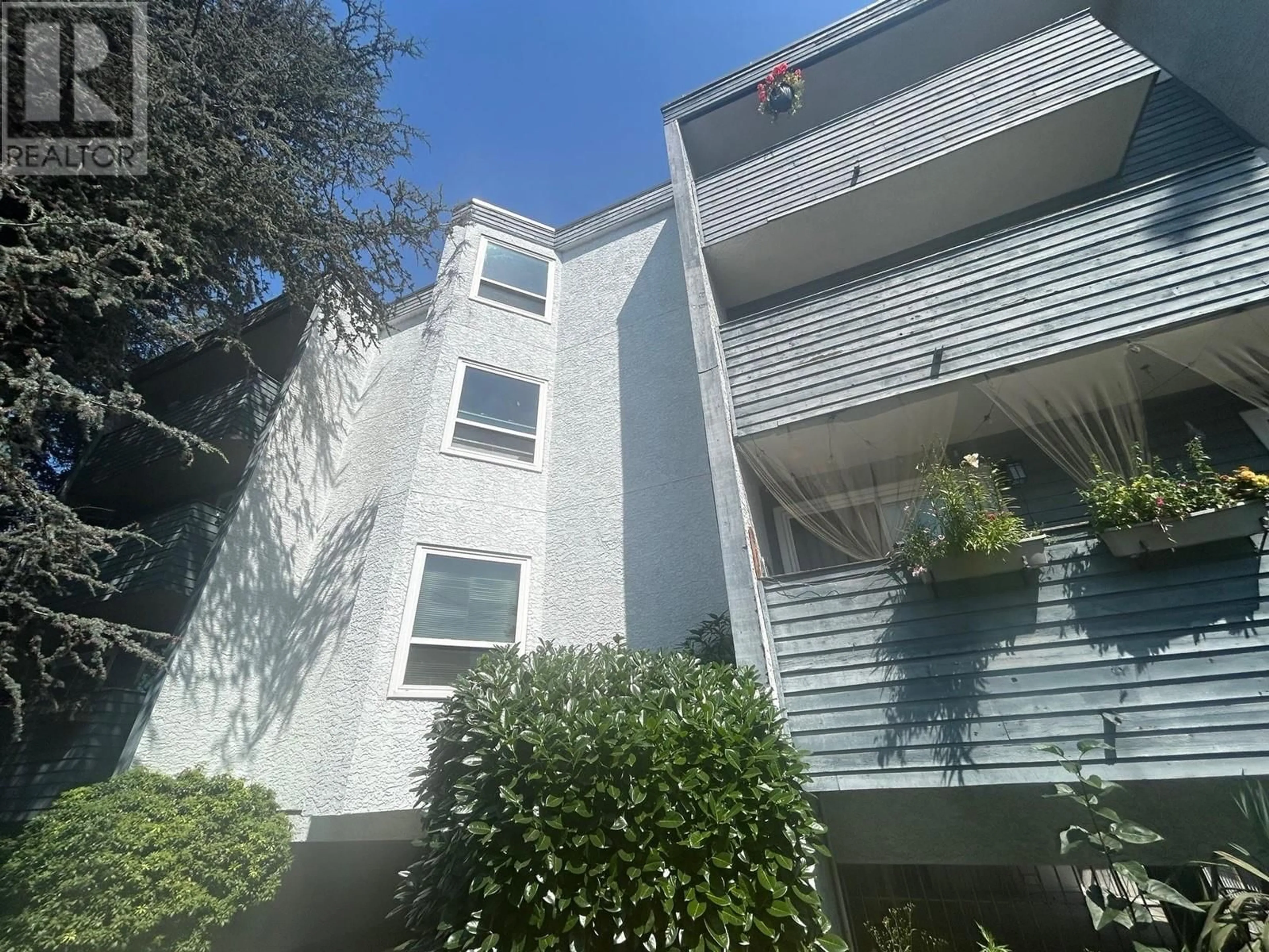 A pic from exterior of the house or condo for 305 16 LAKEWOOD DRIVE, Vancouver British Columbia V5L4L1
