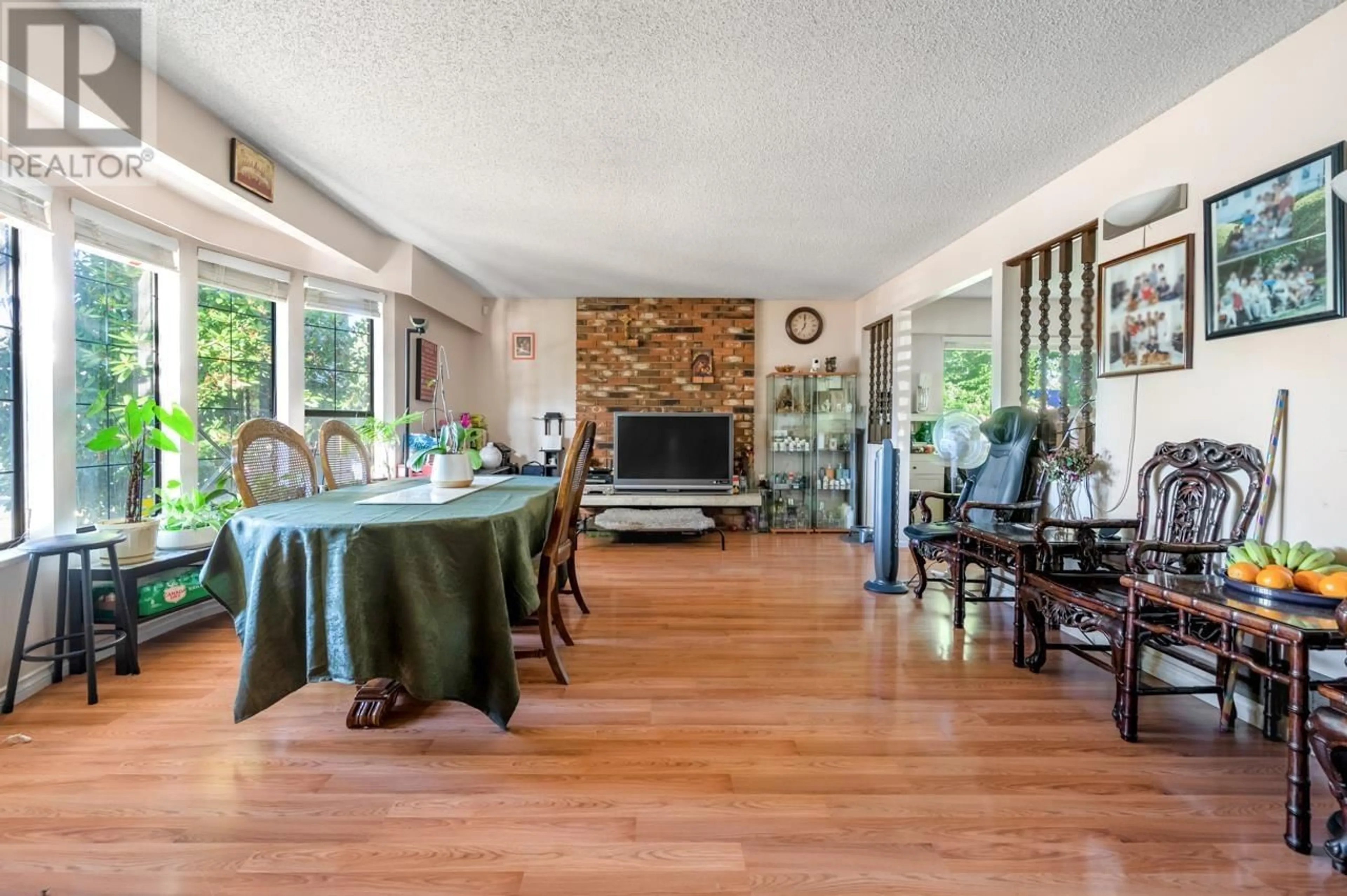 Living room for 10420 HOGARTH DRIVE, Richmond British Columbia V7E3Z6