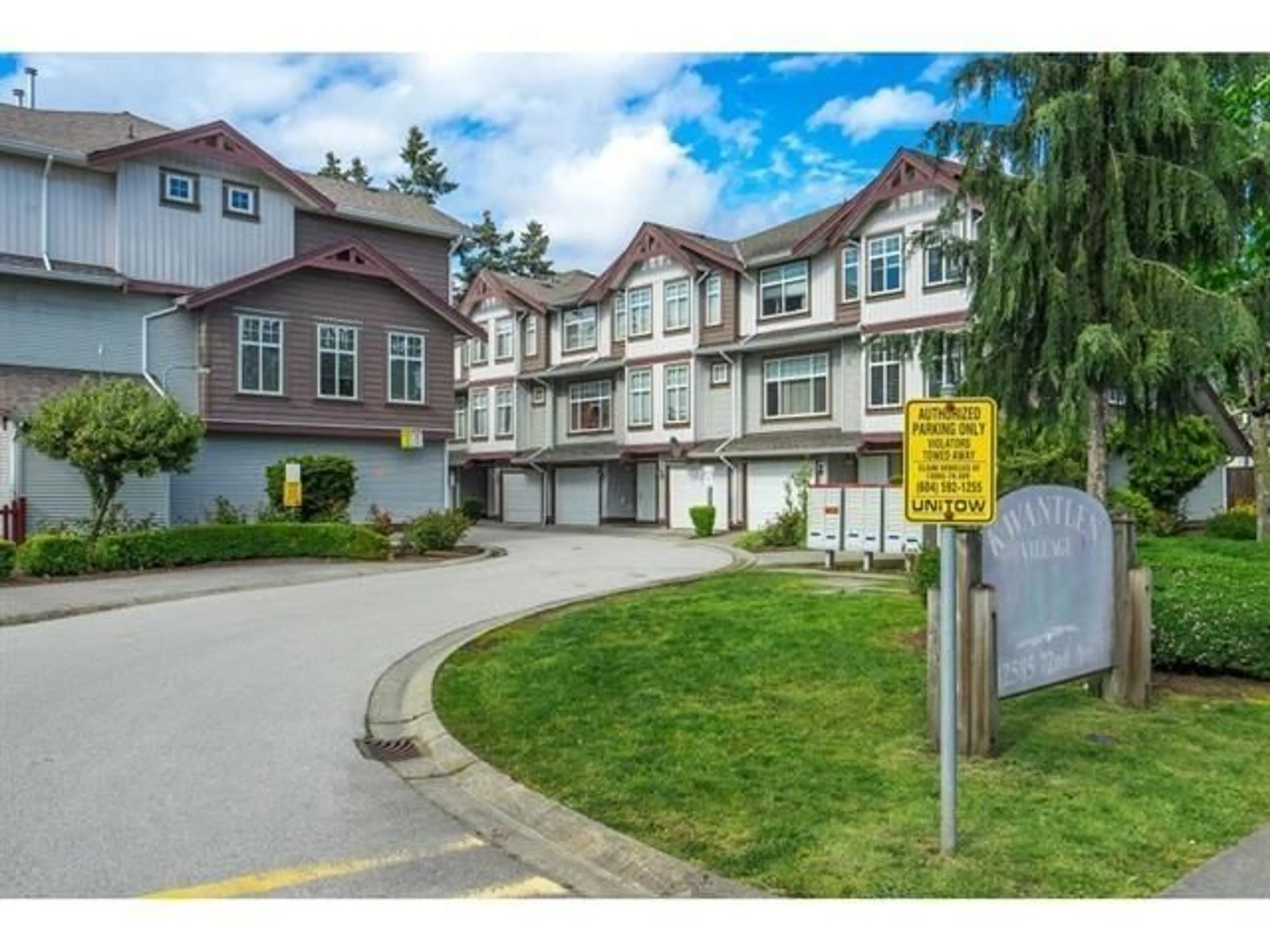 A pic from exterior of the house or condo for 44 12585 72 AVENUE, Surrey British Columbia V3W1R9
