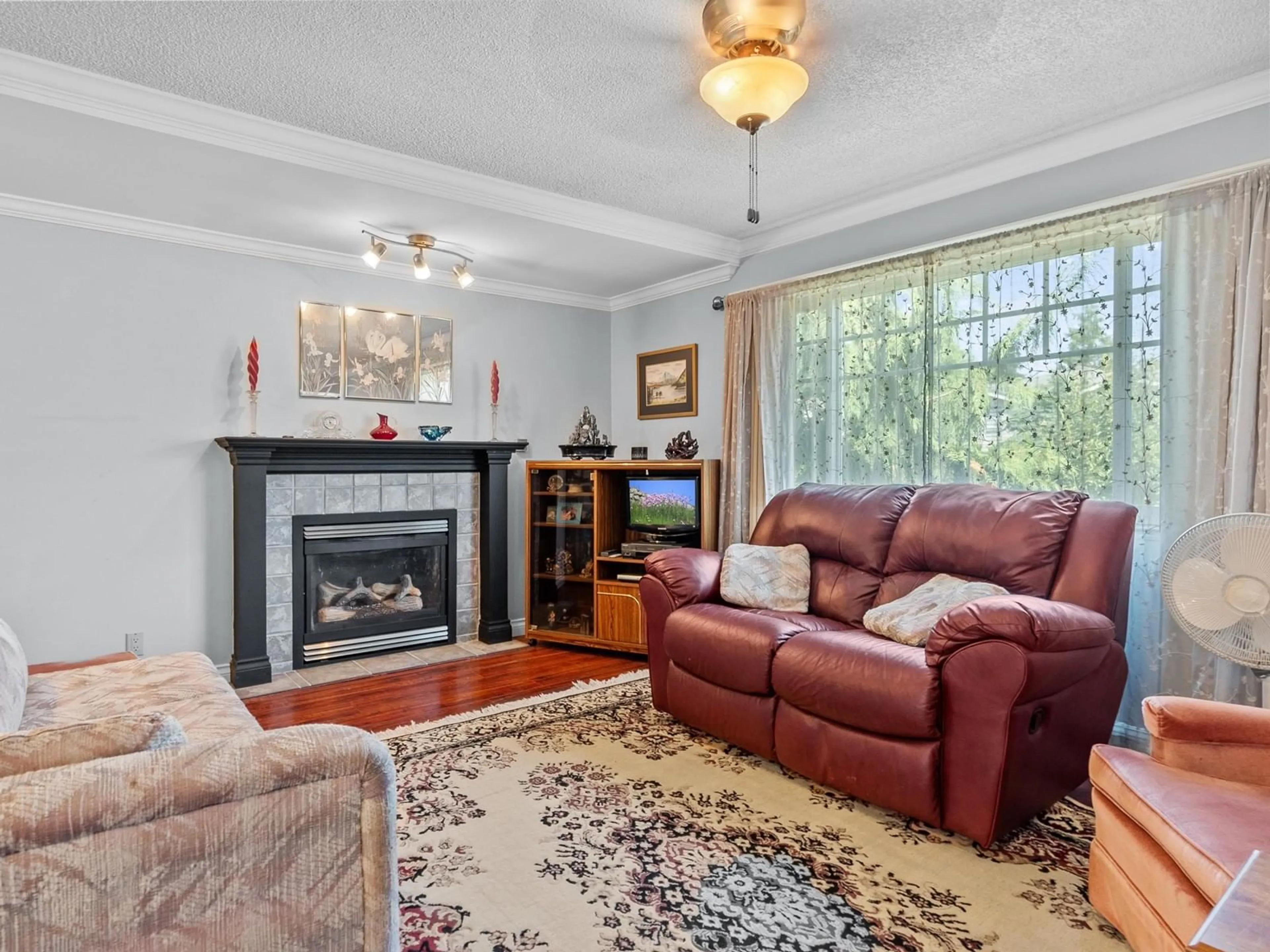 Living room for 19986 52 AVENUE, Langley British Columbia V3A6T1