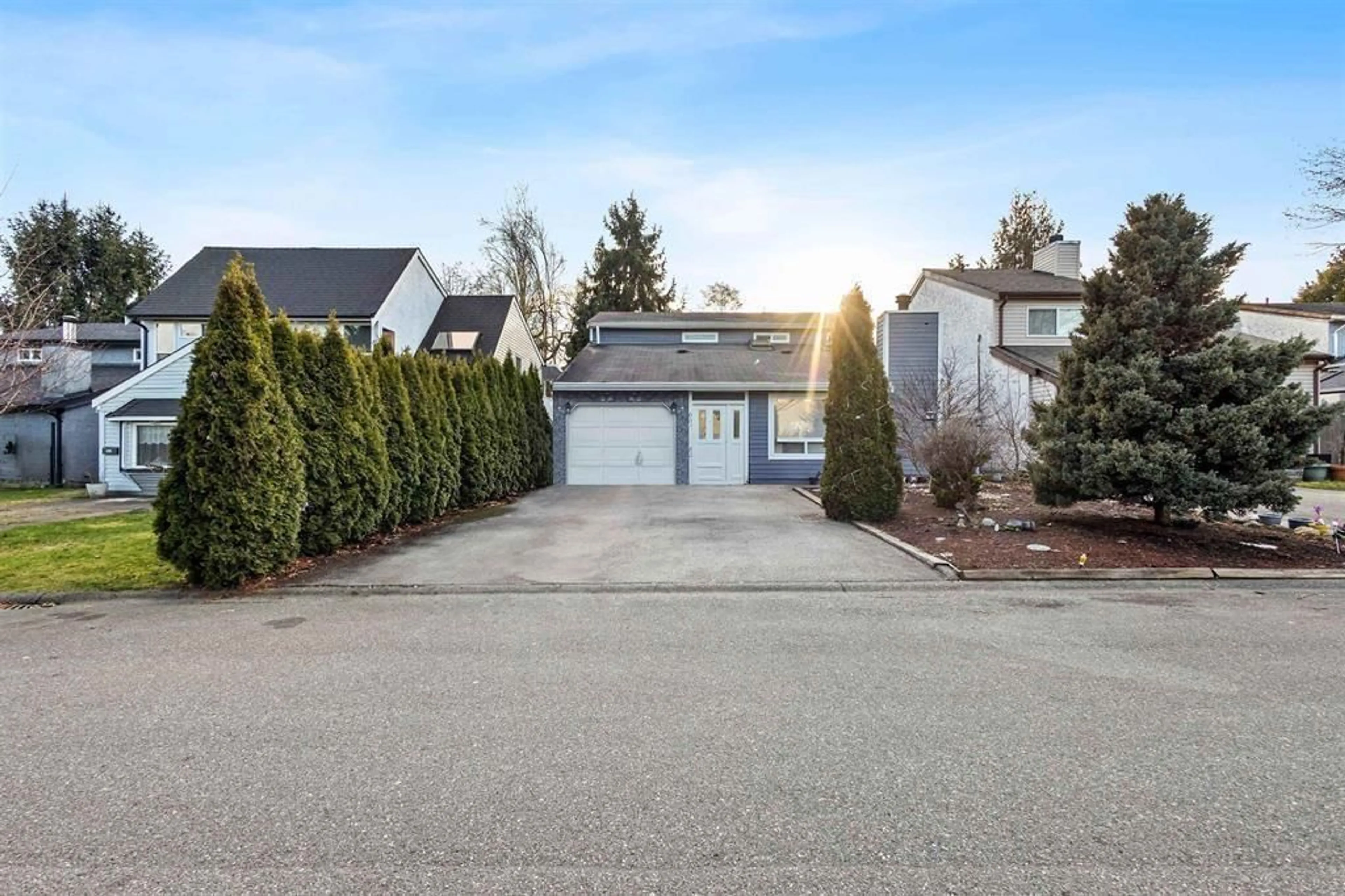 Frontside or backside of a home for 6047 BROOKS CRESCENT, Surrey British Columbia V3S7L1