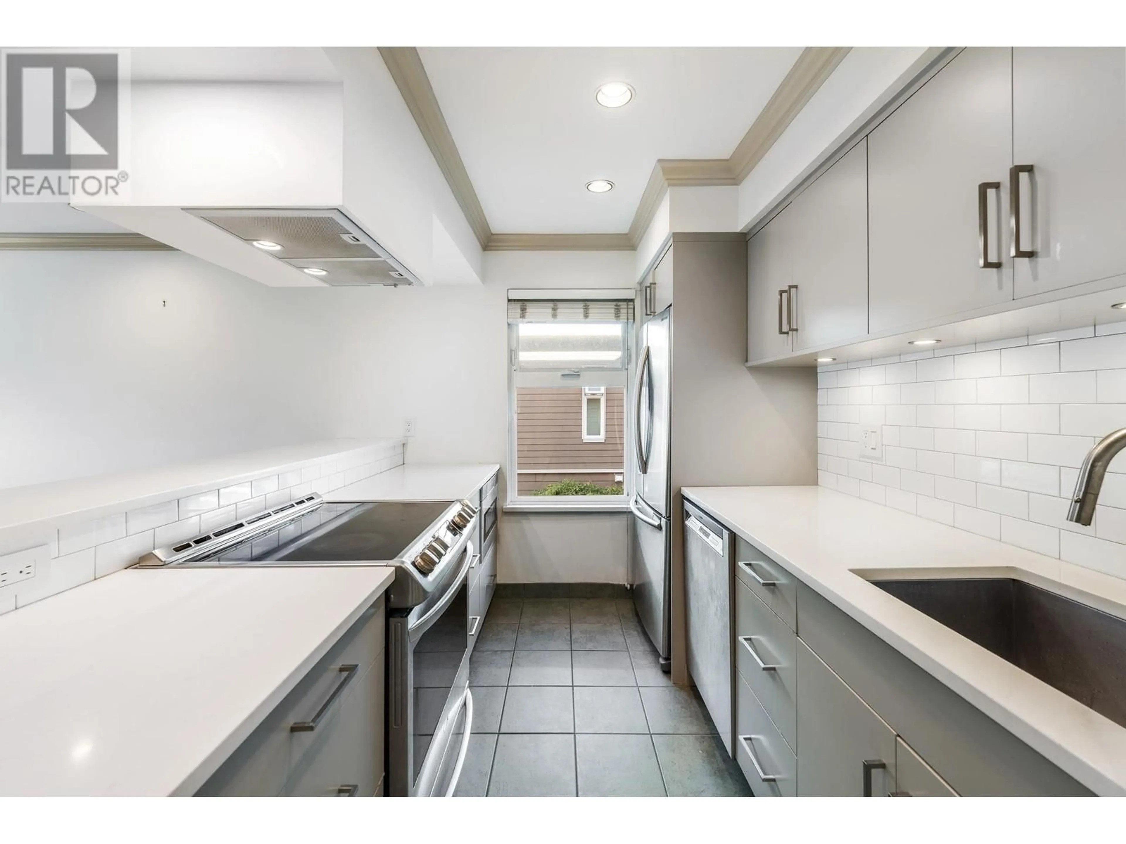 Kitchen for 204 725 W 7TH AVENUE, Vancouver British Columbia V5Z1B9