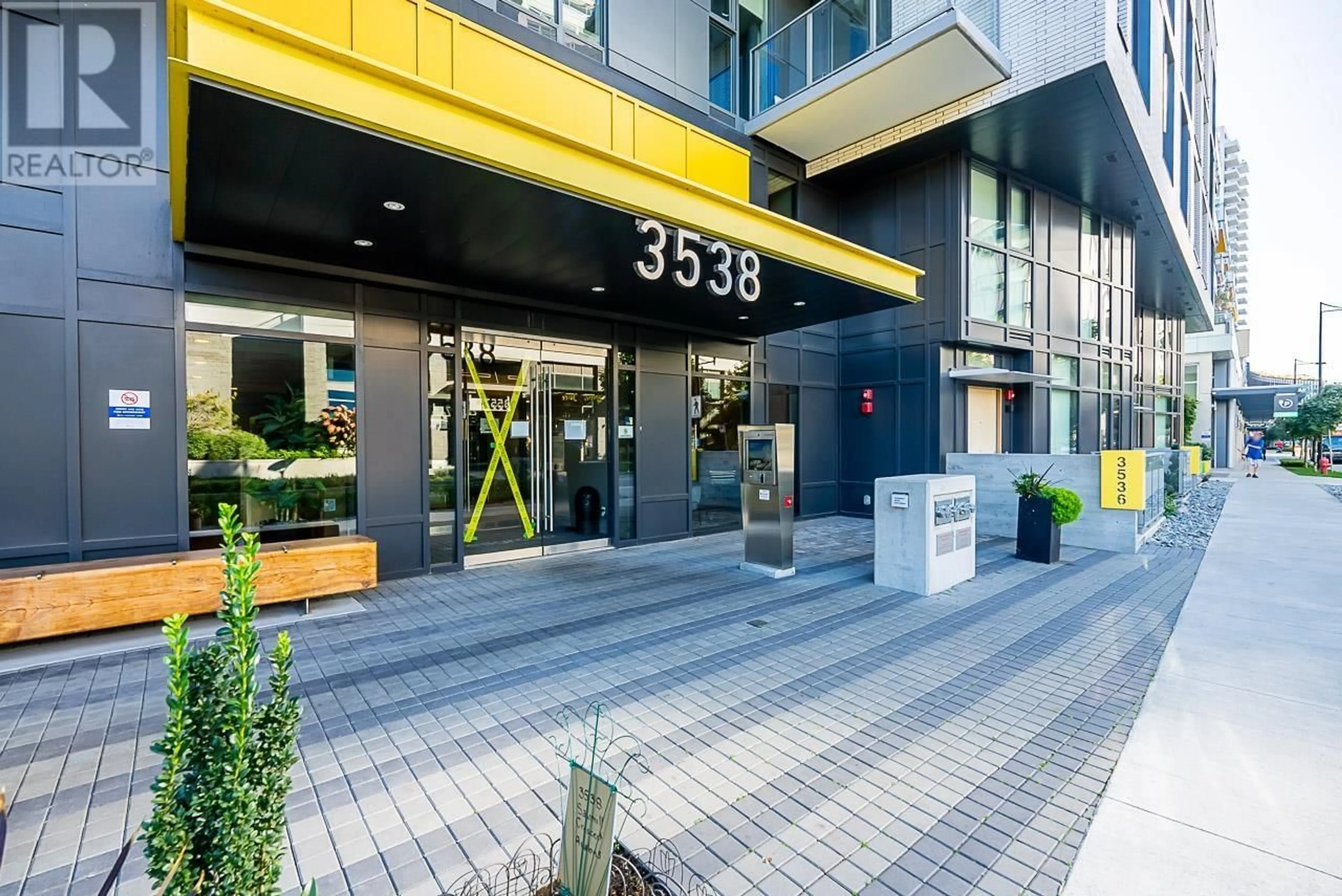 Indoor foyer for 1205 3538 SAWMILL CRESCENT, Vancouver British Columbia V5S0J8