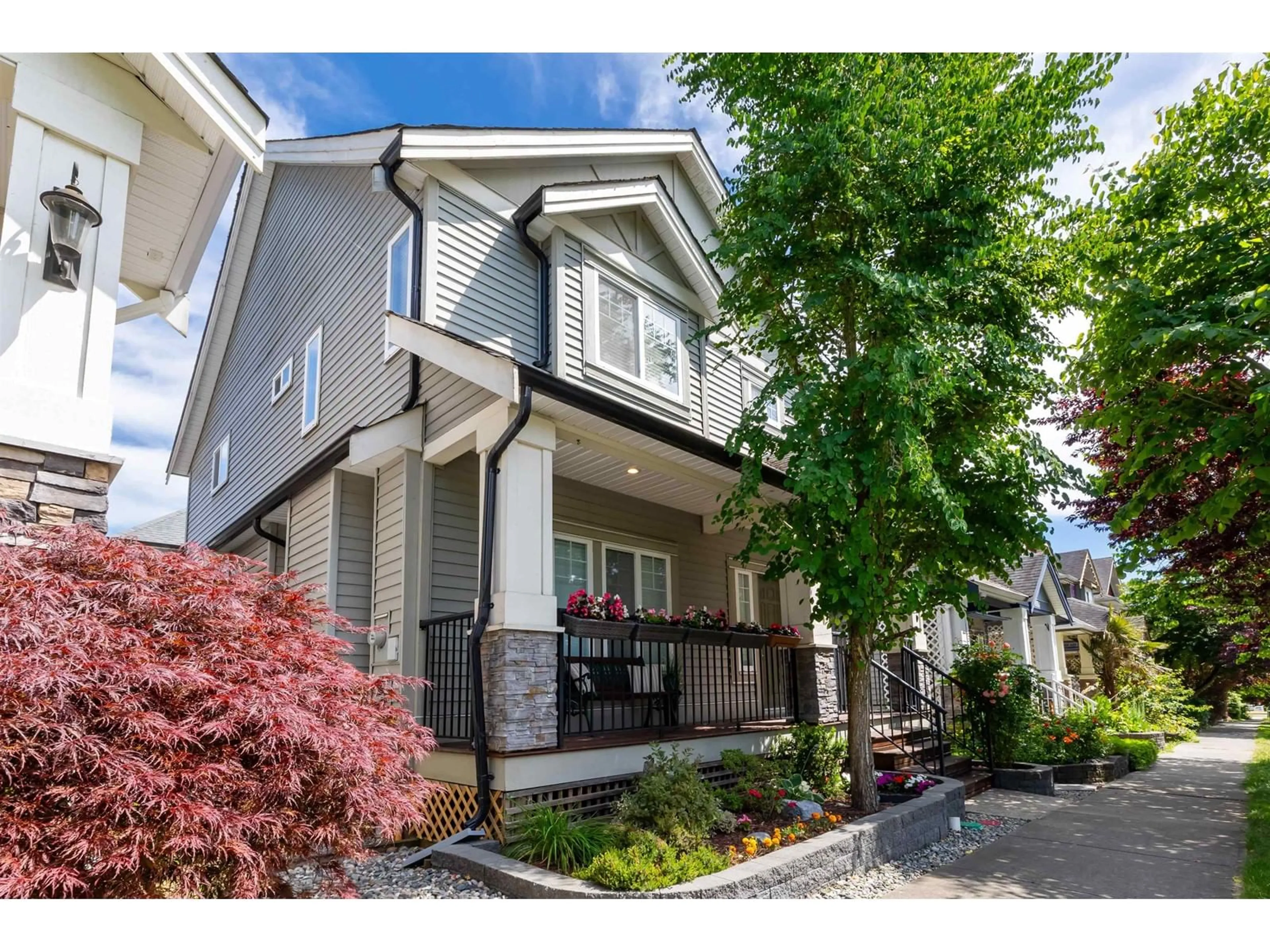 A pic from exterior of the house or condo for 6690 193A STREET, Surrey British Columbia V4N0C1
