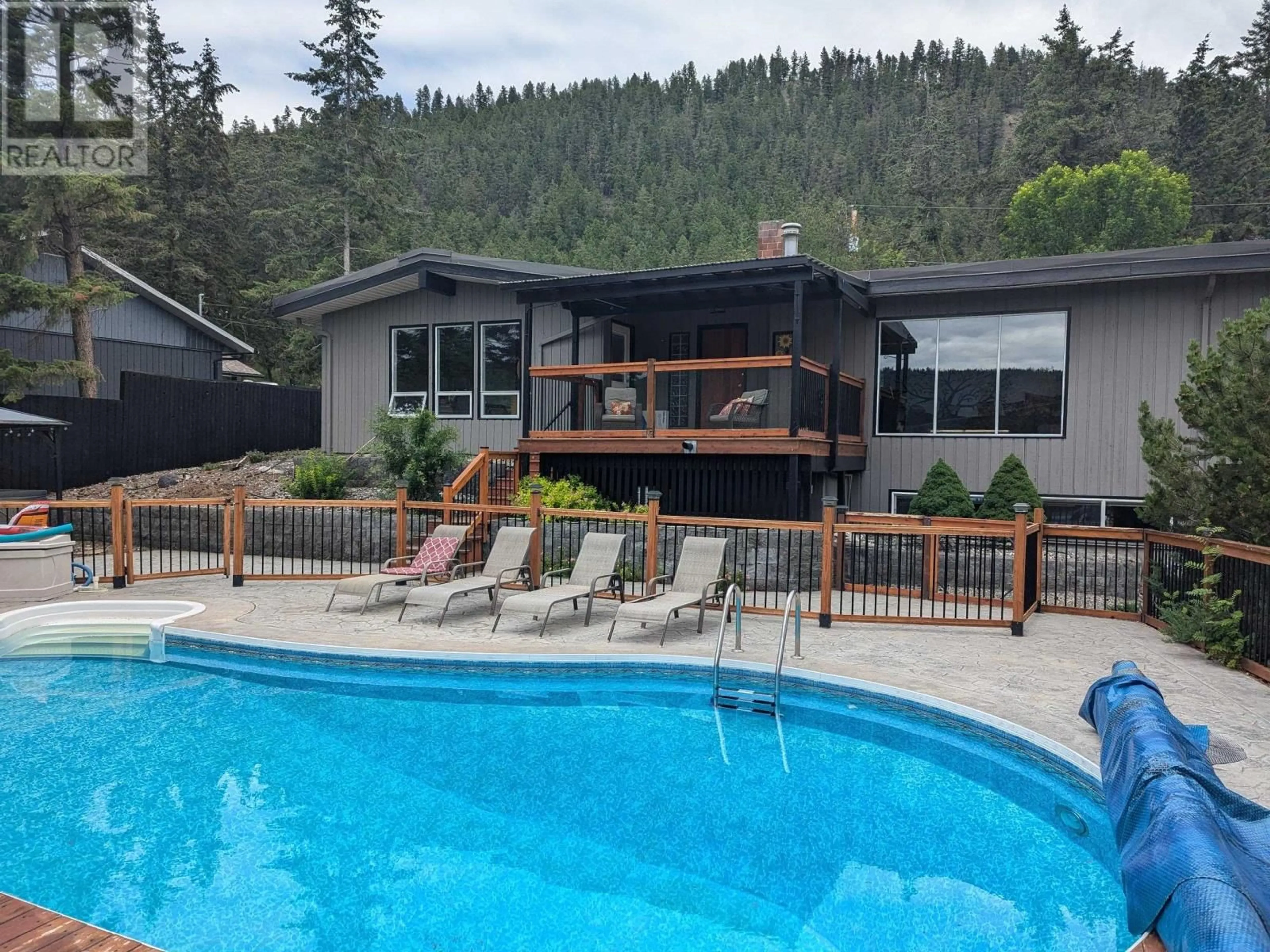 Indoor or outdoor pool for 305 LEXINGTON ROAD, Williams Lake British Columbia V2G5H3