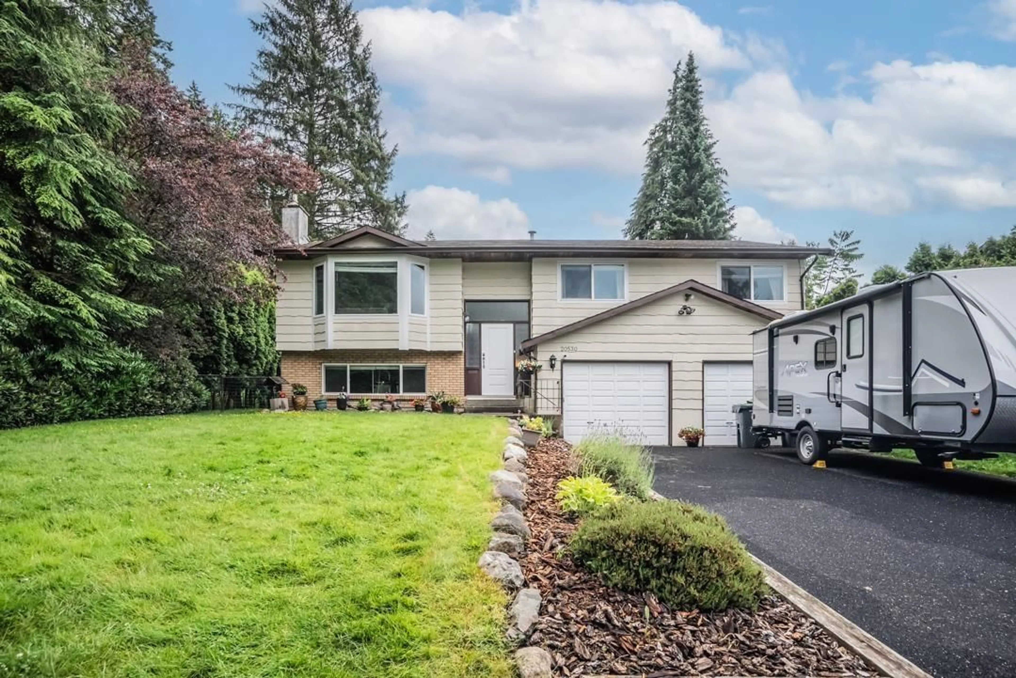 Frontside or backside of a home for 20530 TELEGRAPH TRAIL, Langley British Columbia V1M1A7