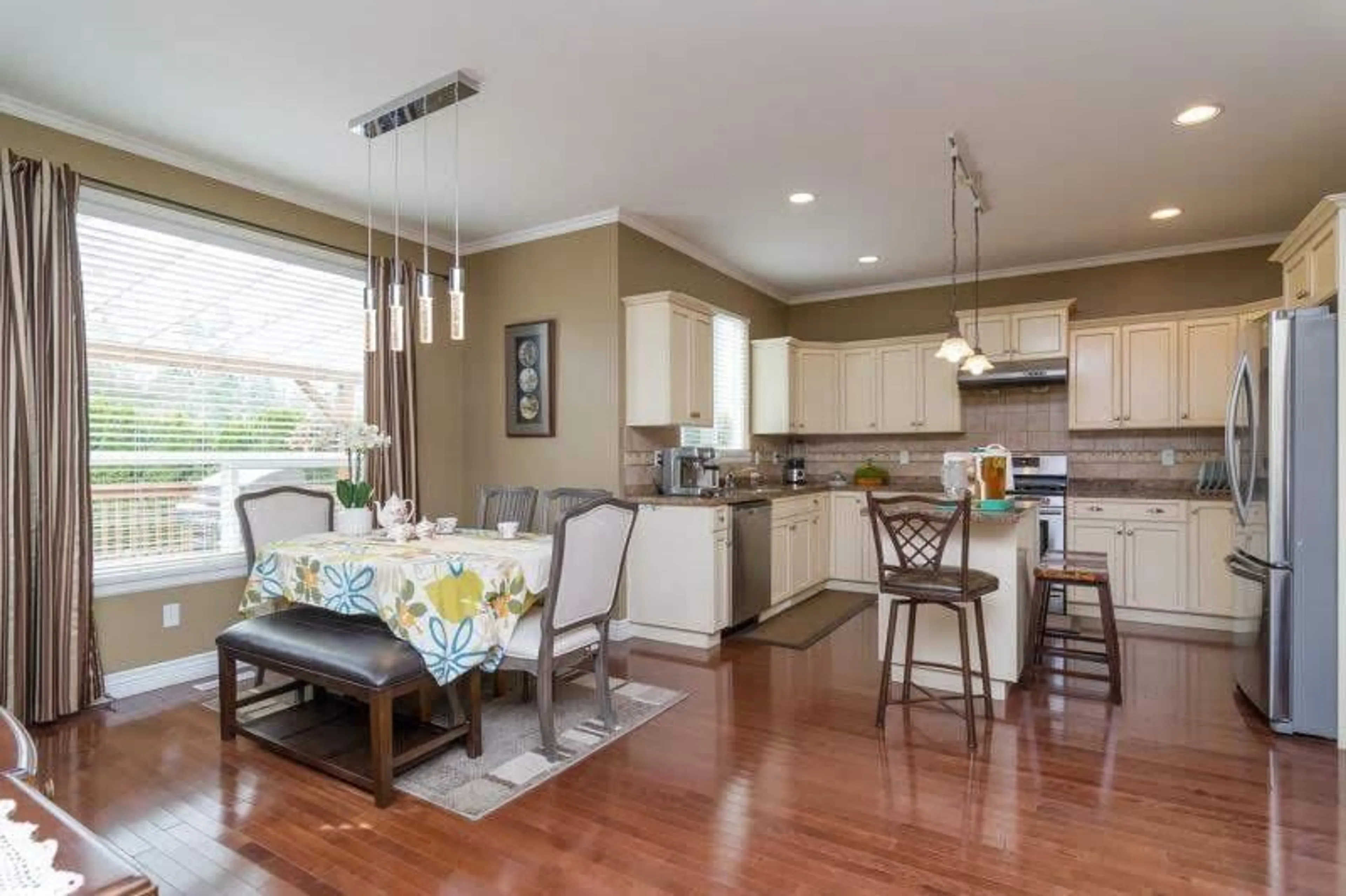 Open concept kitchen, unknown for 10672 164A, Surrey British Columbia V4N5J3
