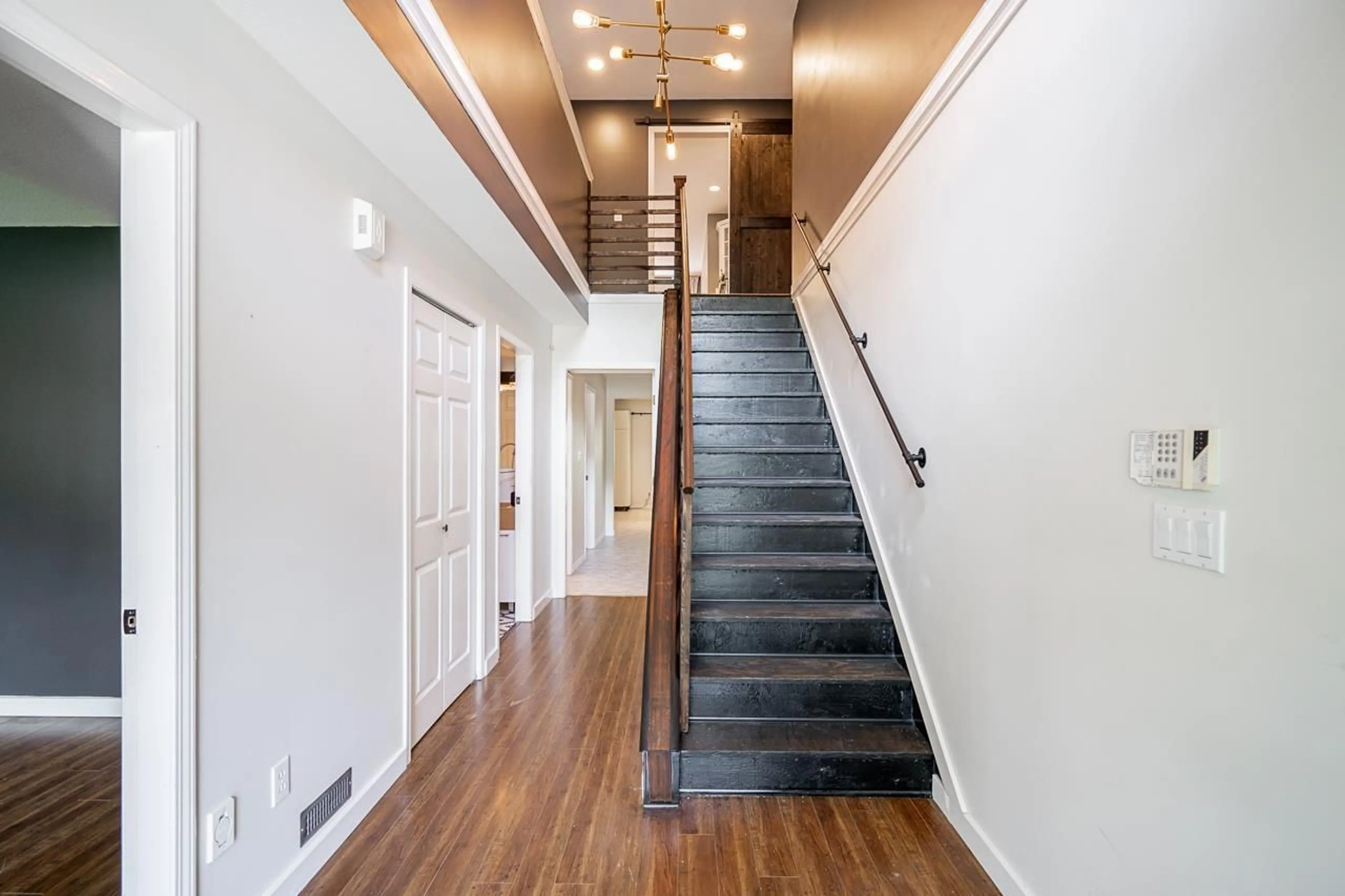 Indoor foyer for 17845 100A AVENUE, Surrey British Columbia V4N5C8