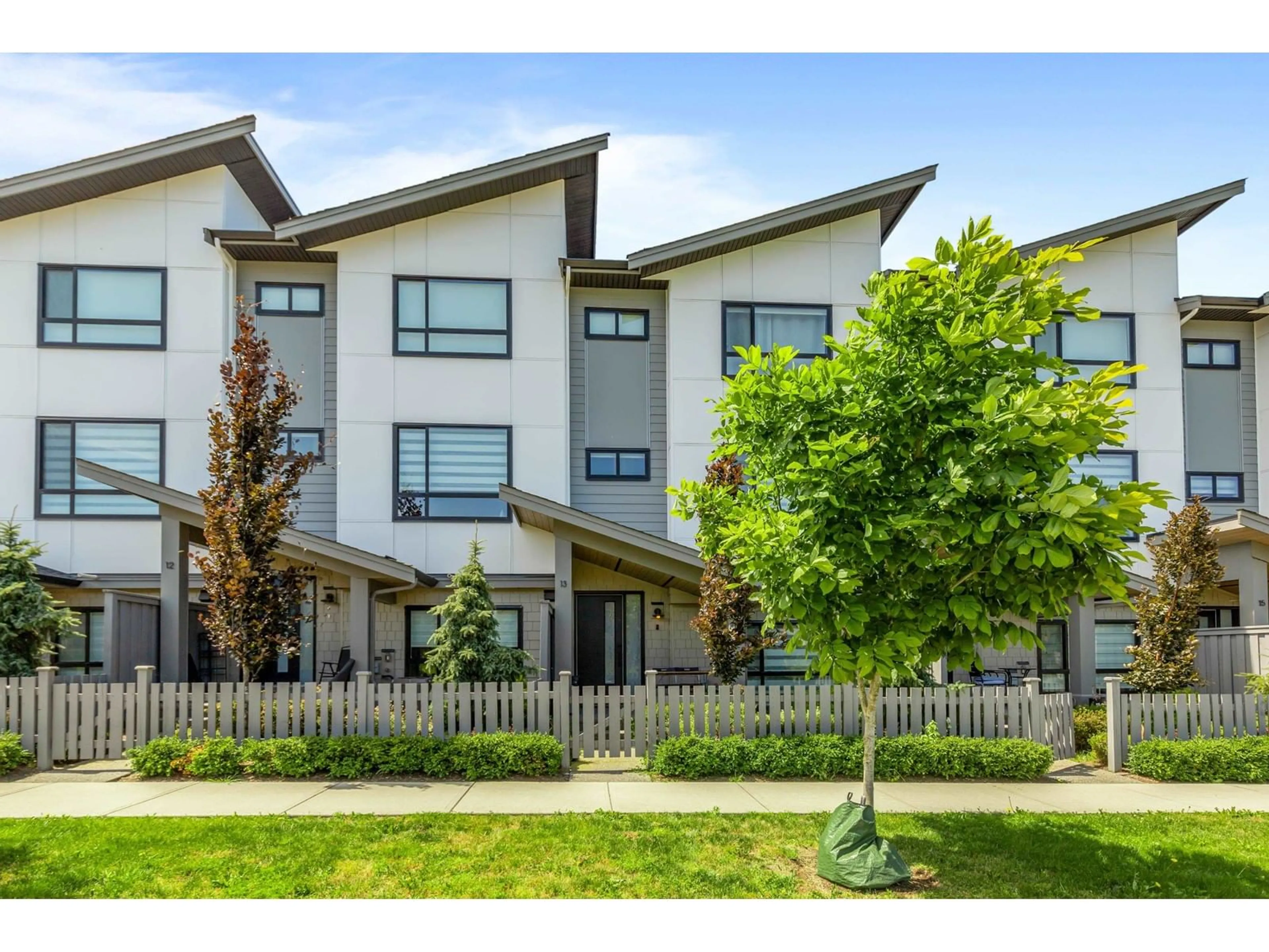 A pic from exterior of the house or condo for 13 16589 25 AVENUE, Surrey British Columbia V3Z1H5