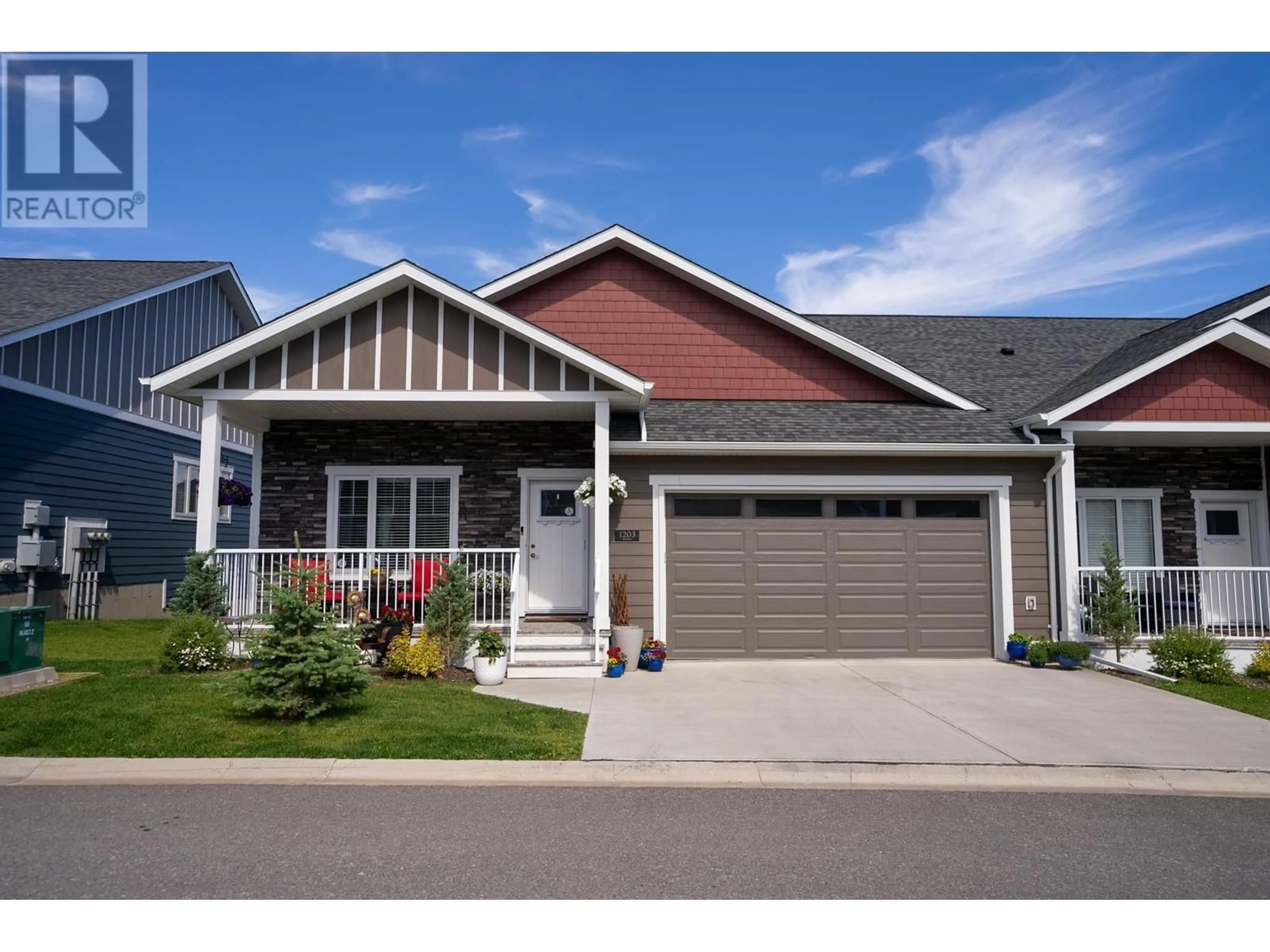 Home with vinyl exterior material for 1203 2425 ROWE STREET, Prince George British Columbia V2N0J3