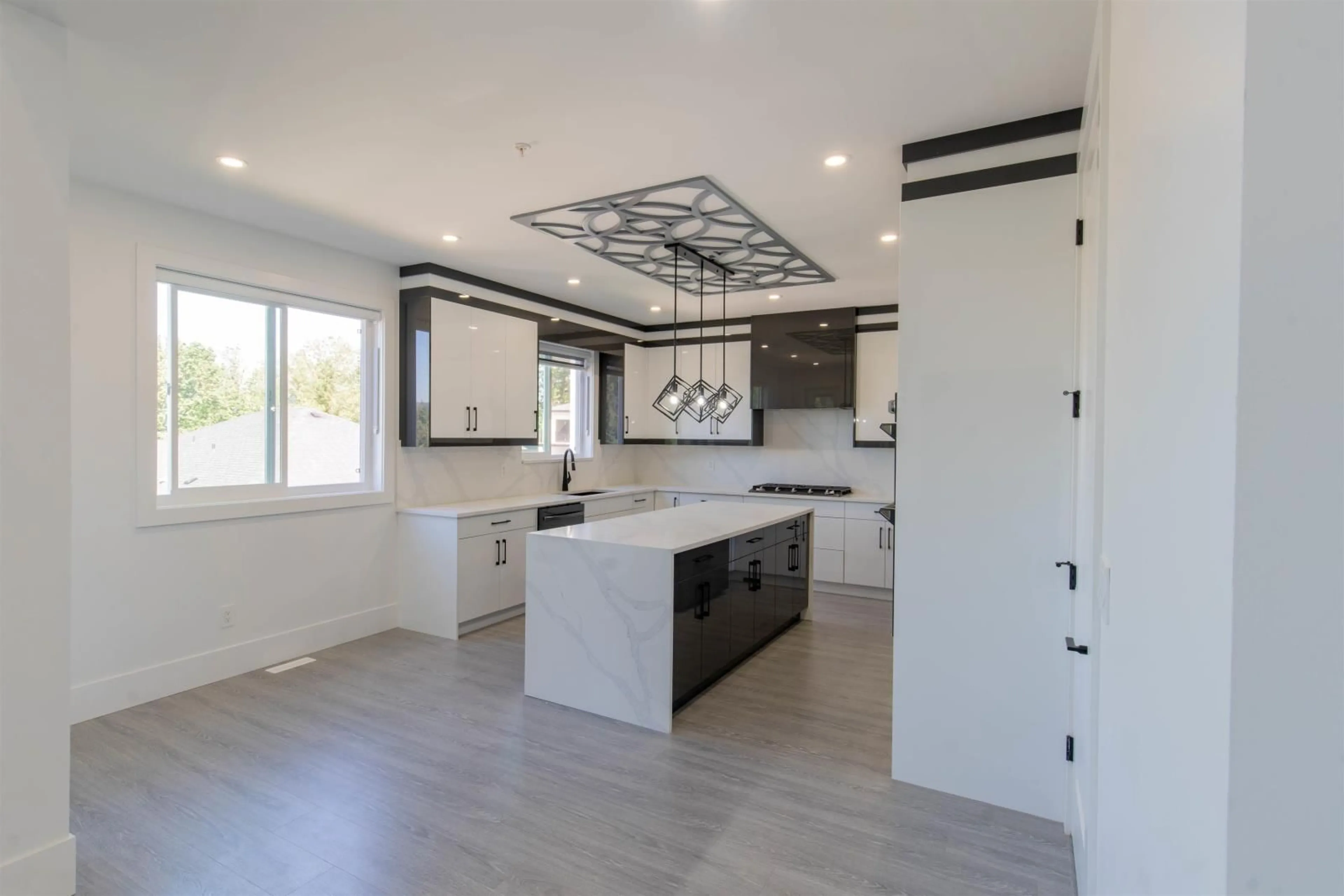 Contemporary kitchen for 8555 FOREST GATE DRIVE, Chilliwack British Columbia V4Z0C7