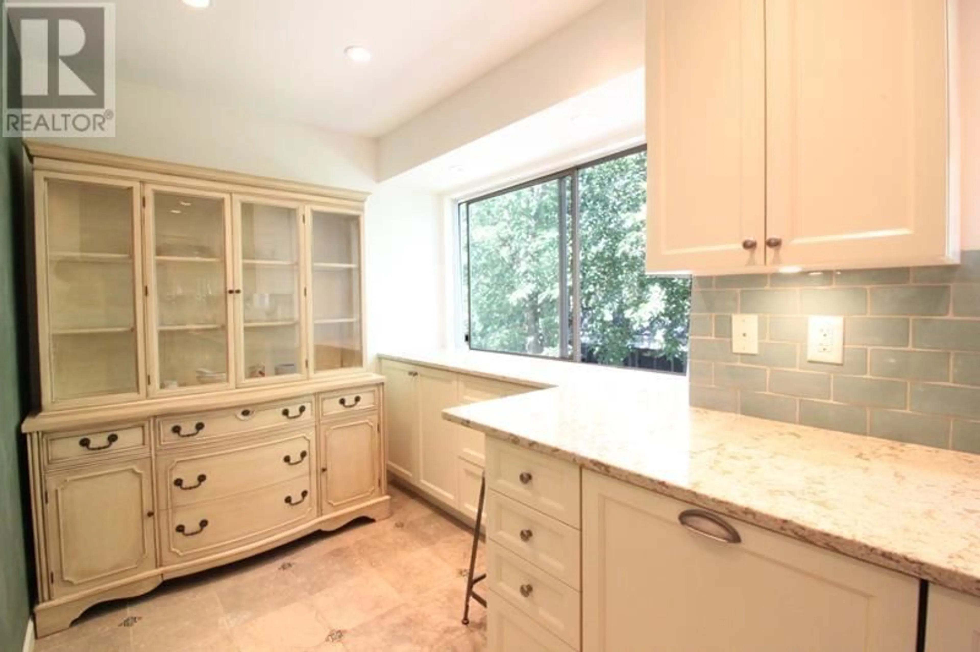 Kitchen for 8 4153 SOPHIA STREET, Vancouver British Columbia V5V3V4