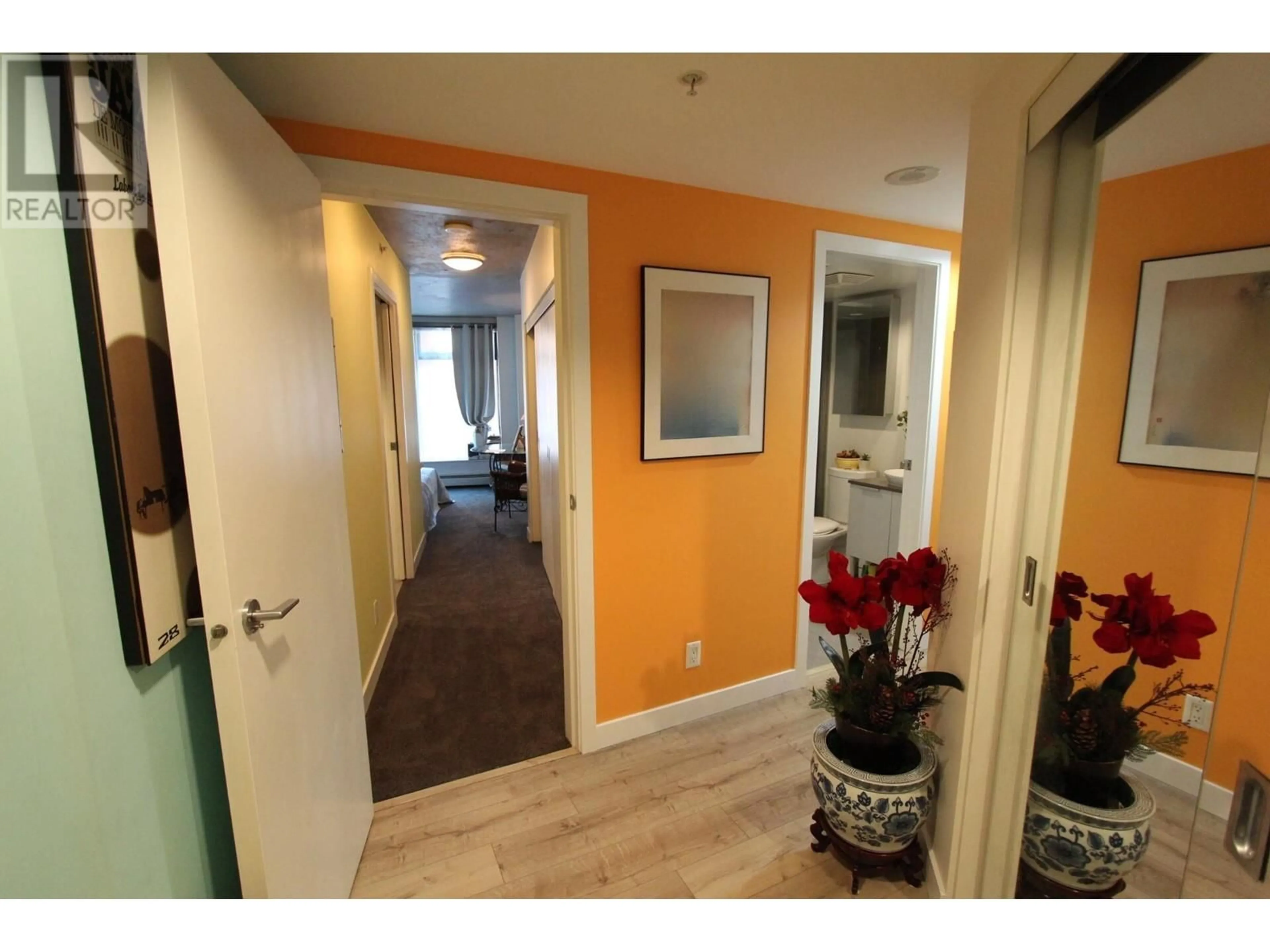 Indoor foyer for 303 128 W CORDOVA, Vancouver British Columbia V6B0E6