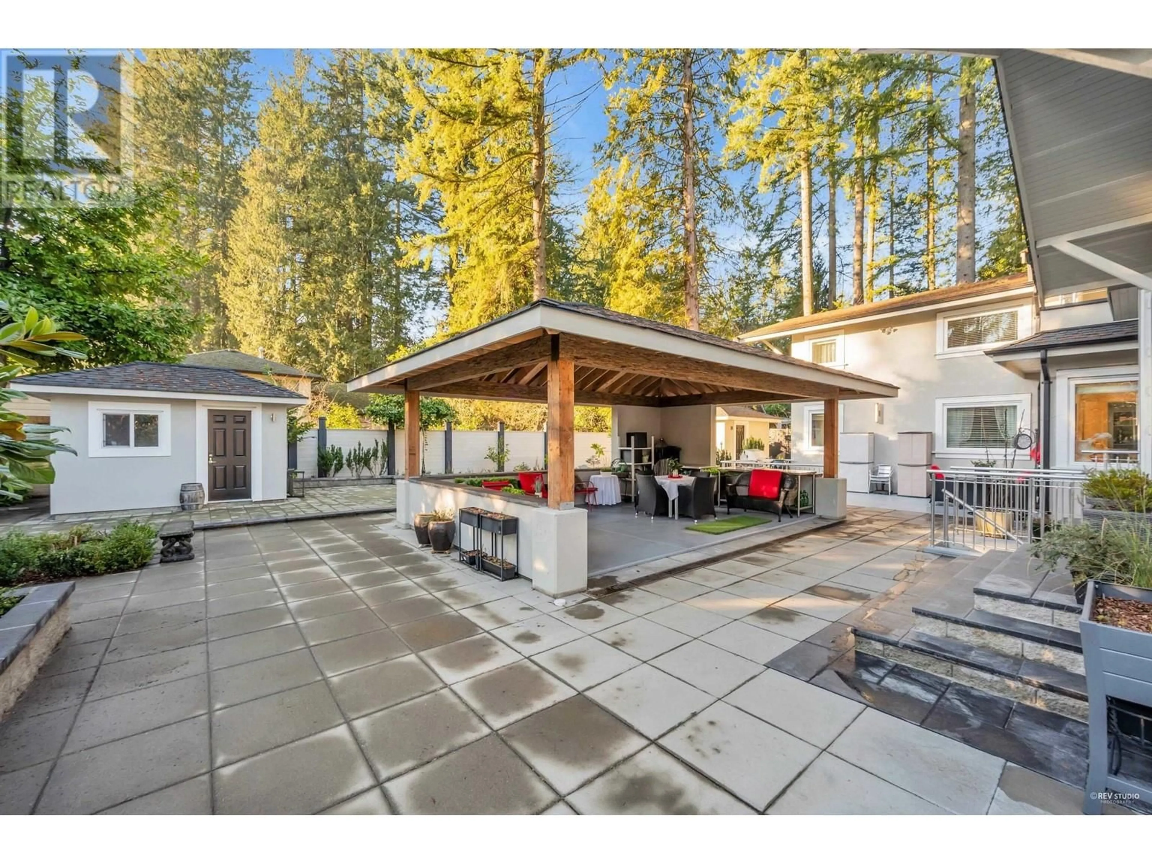 Patio, cottage for 4511 CAPILANO ROAD, North Vancouver British Columbia V7R4K2