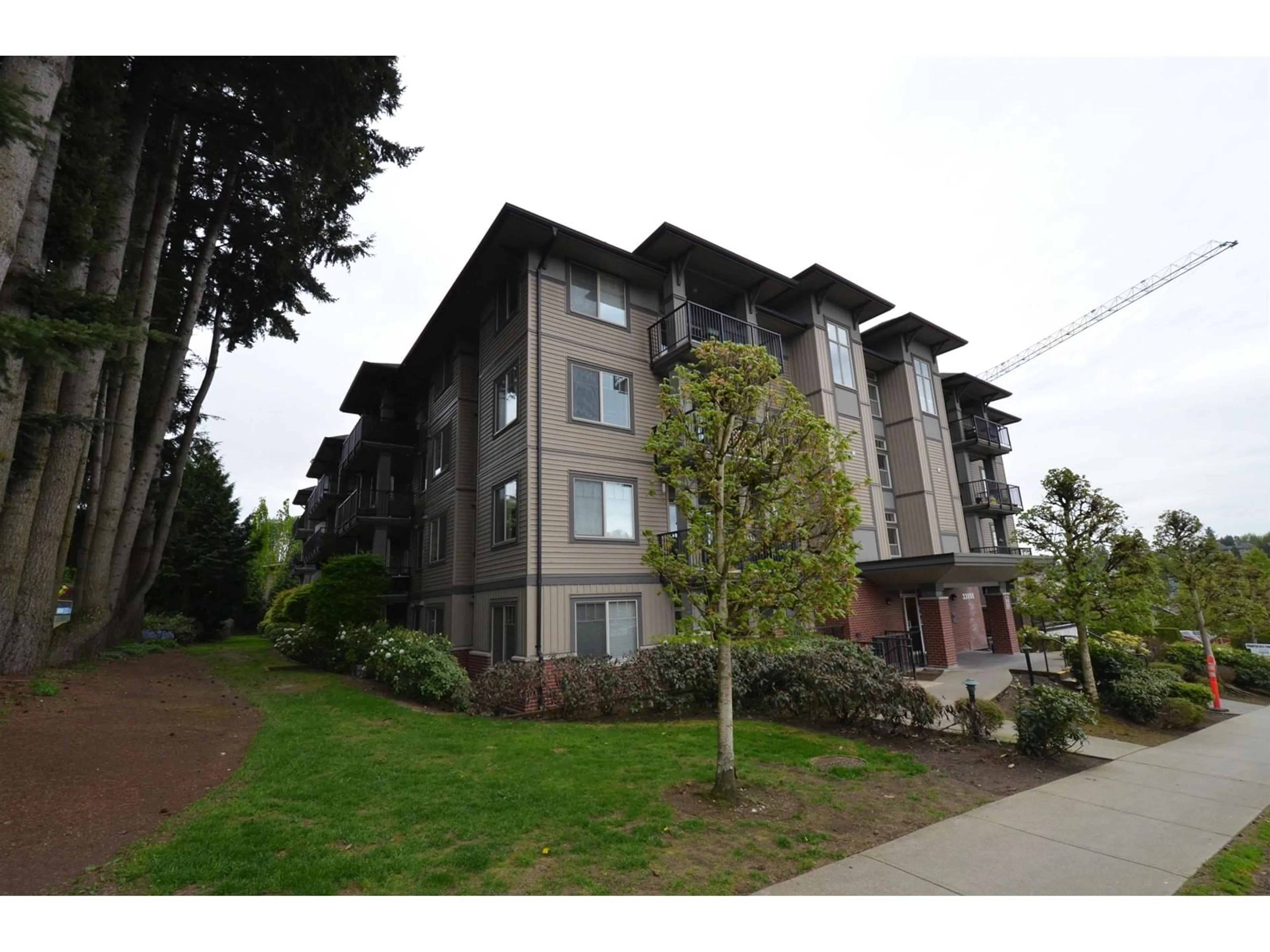 A pic from exterior of the house or condo, the front or back of building for 105 33898 PINE STREET, Abbotsford British Columbia V2S2P3