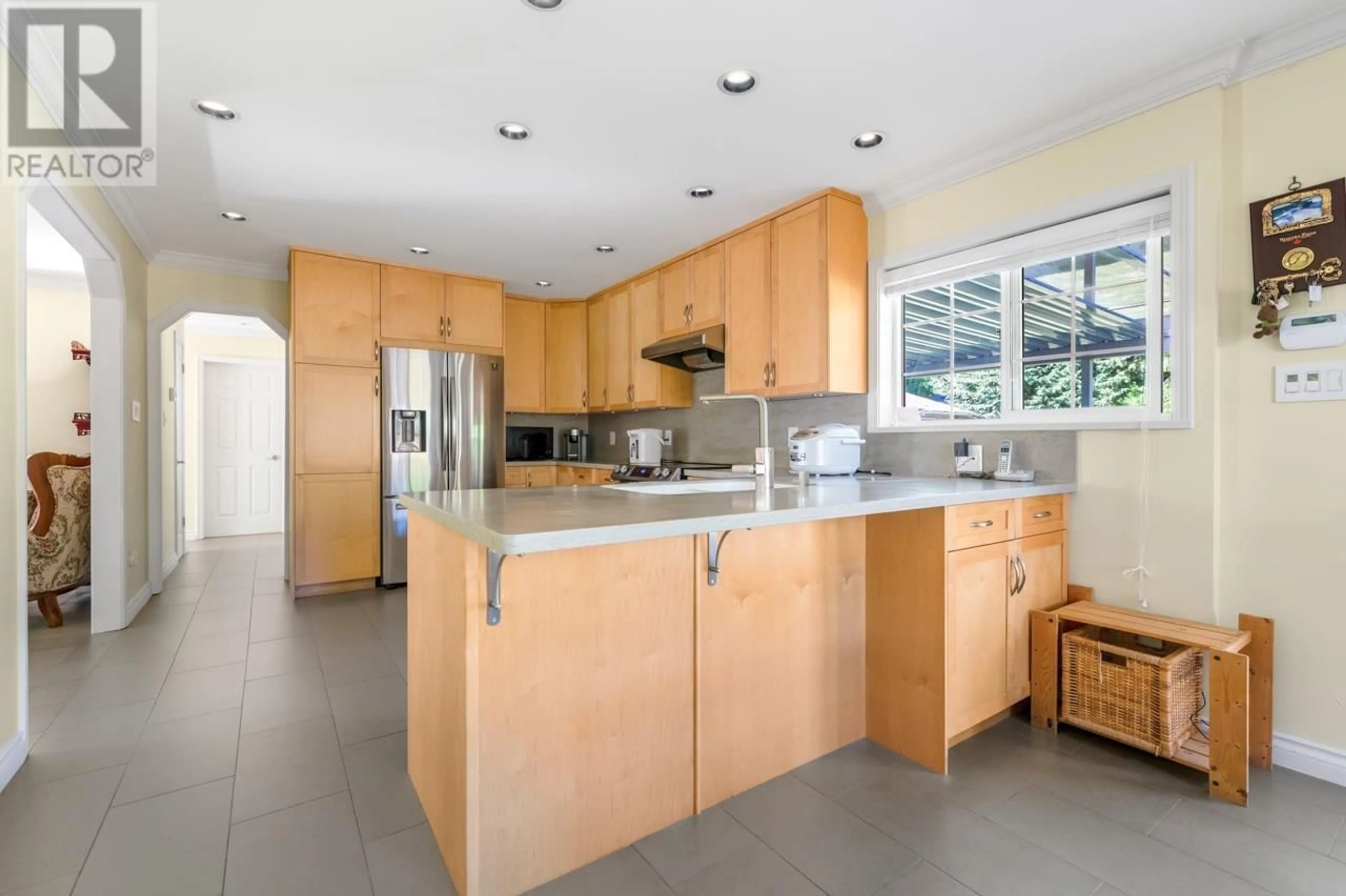 Open concept kitchen for 10060 SWINTON CRESCENT, Richmond British Columbia V7A3T1