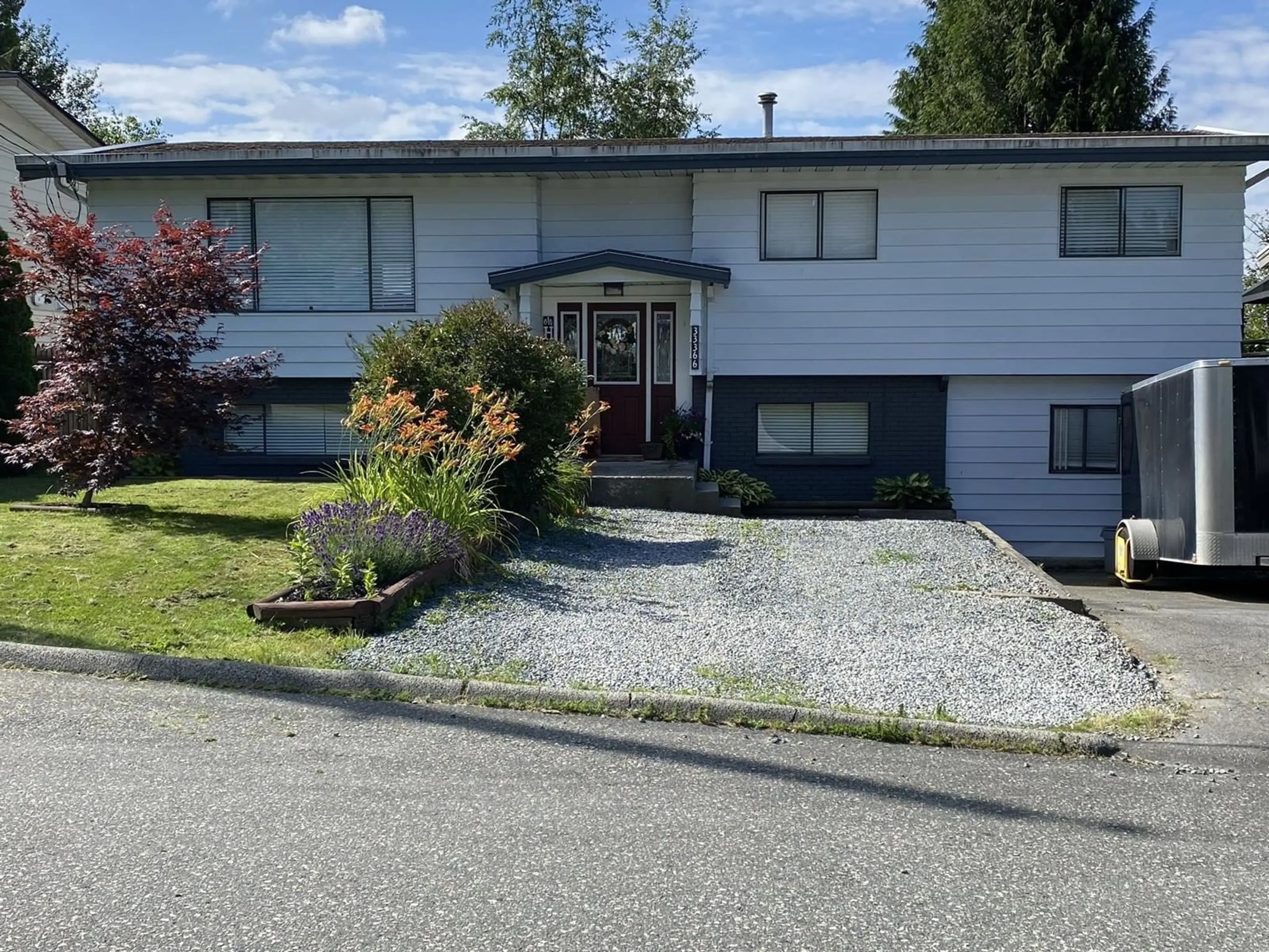 Frontside or backside of a home for 33366 13 AVENUE, Mission British Columbia V2V4S3