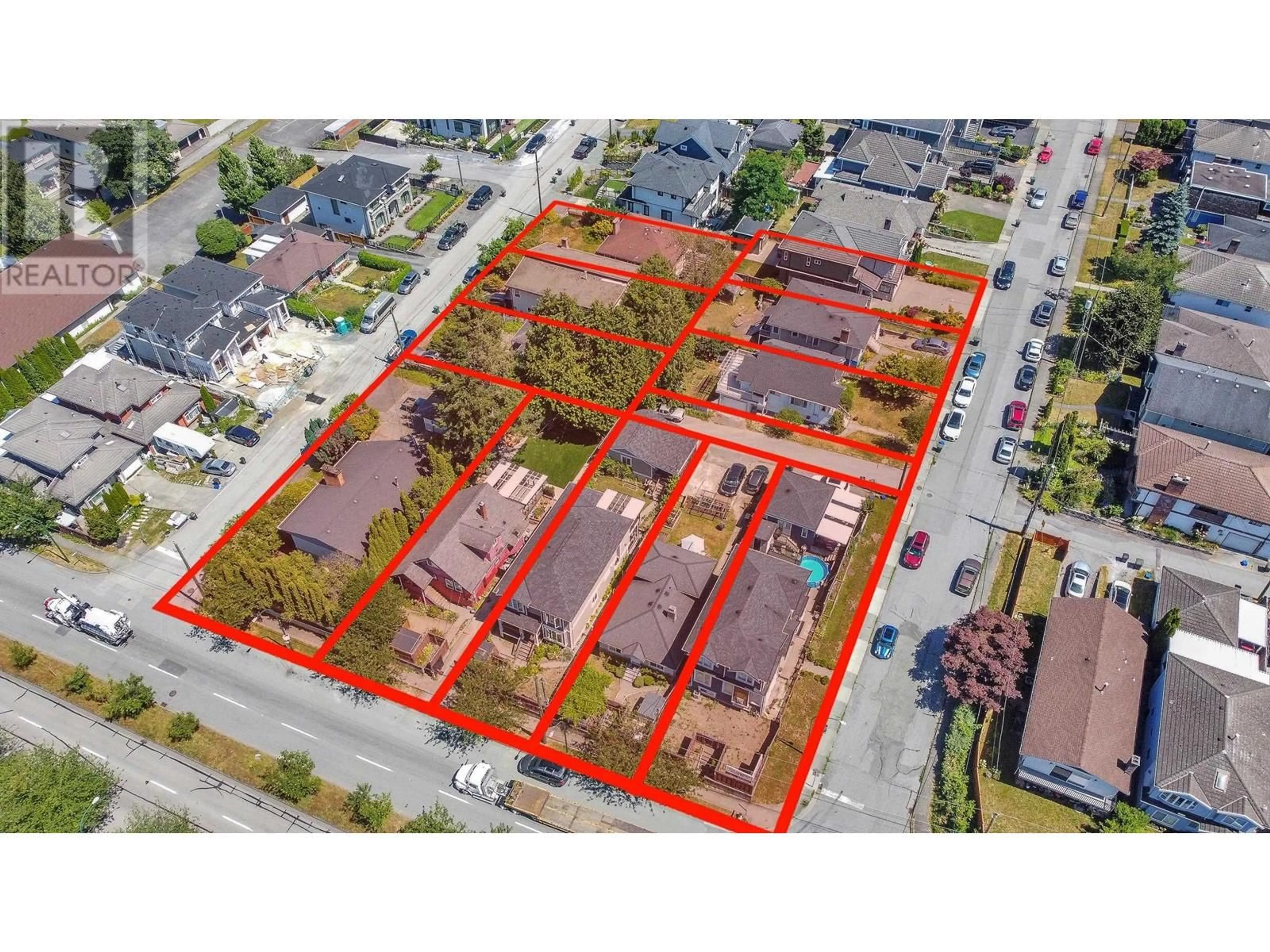 A pic from outside/outdoor area/front of a property/back of a property/a pic from drone, street for 3727 PRICE STREET, Burnaby British Columbia V5G2K9