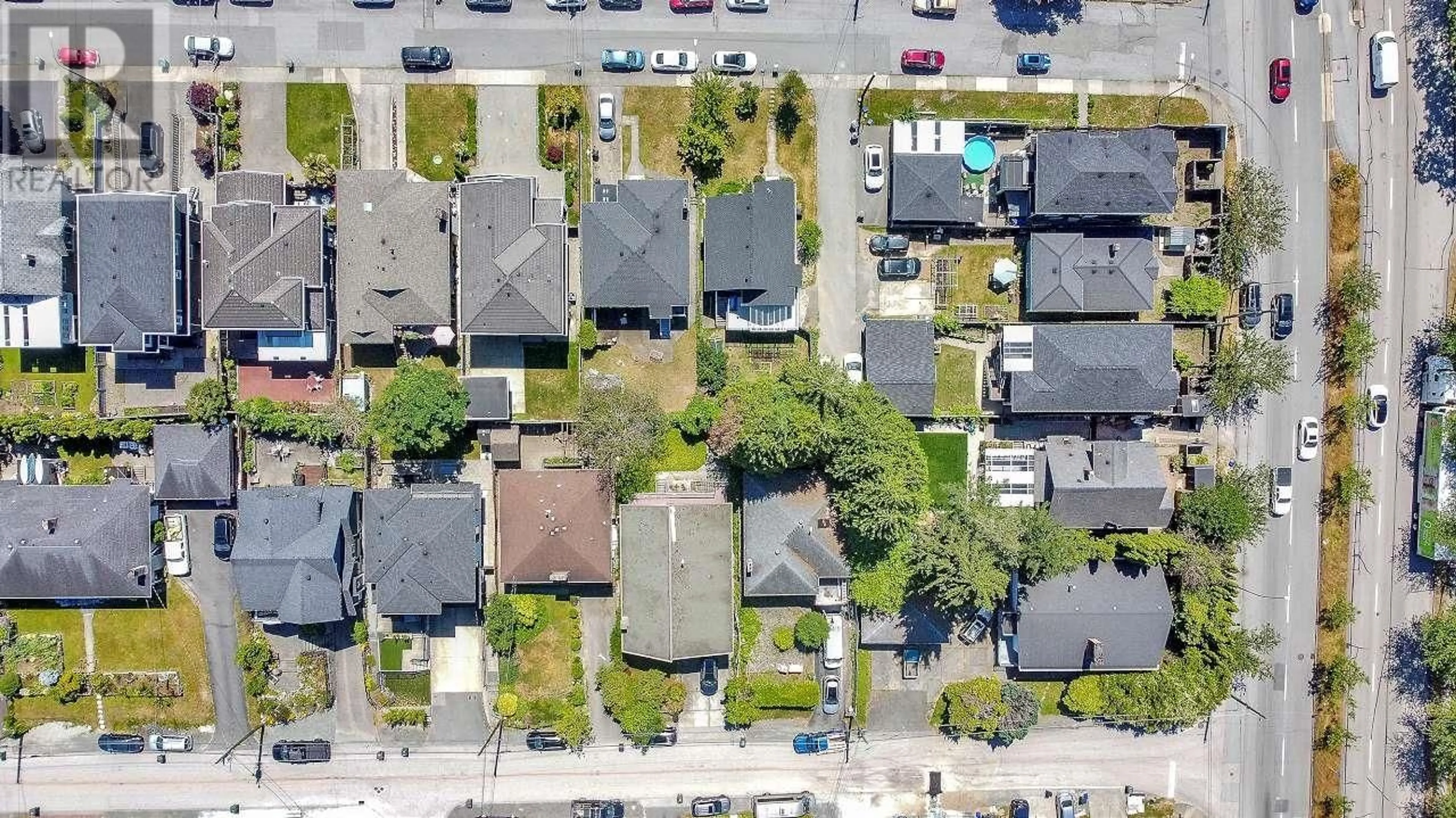 A pic from outside/outdoor area/front of a property/back of a property/a pic from drone, street for 3727 PRICE STREET, Burnaby British Columbia V5G2K9