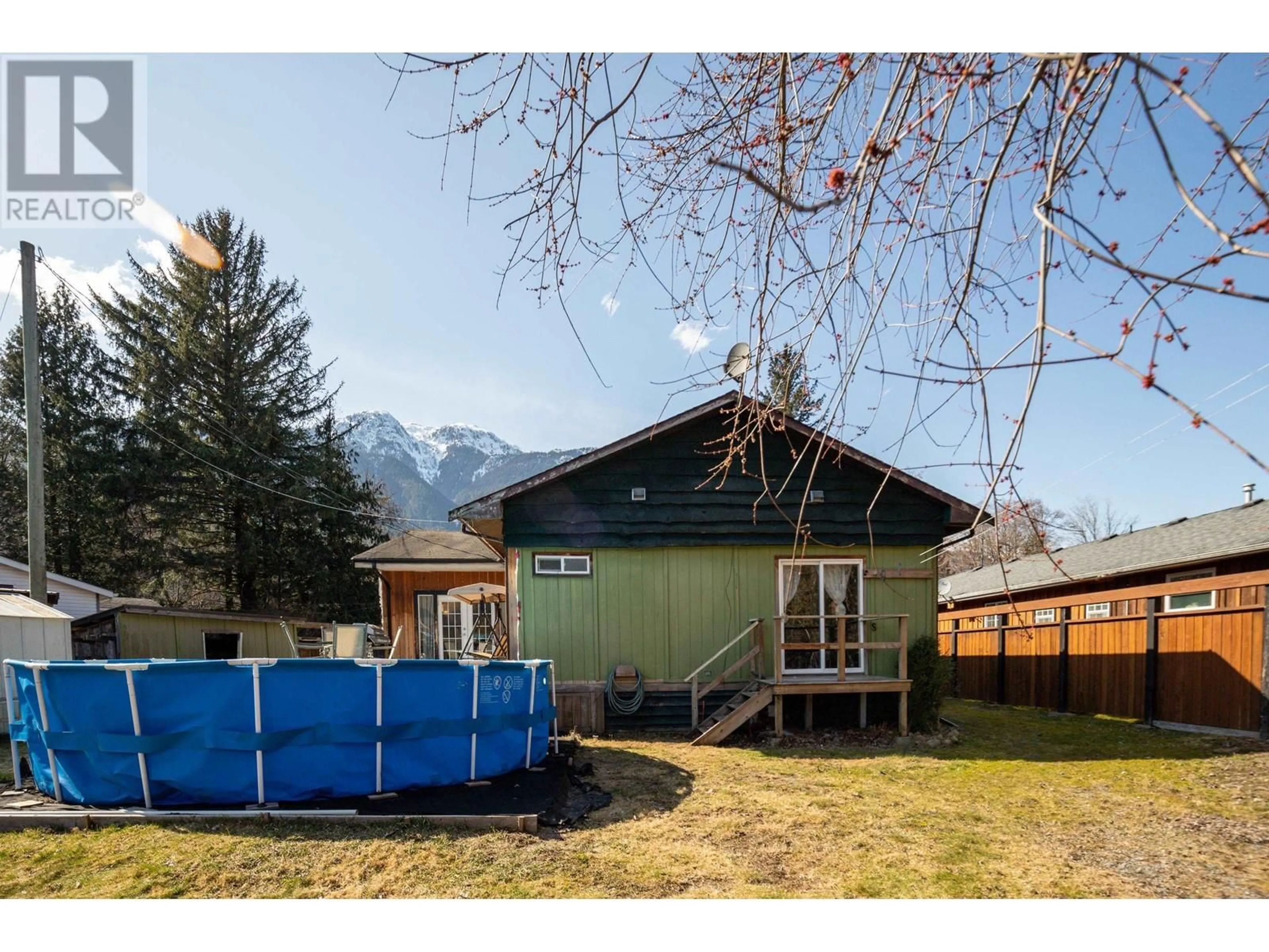 Frontside or backside of a home, the fenced backyard for 23 BRACKEN PARKWAY, Squamish British Columbia V0N1T0