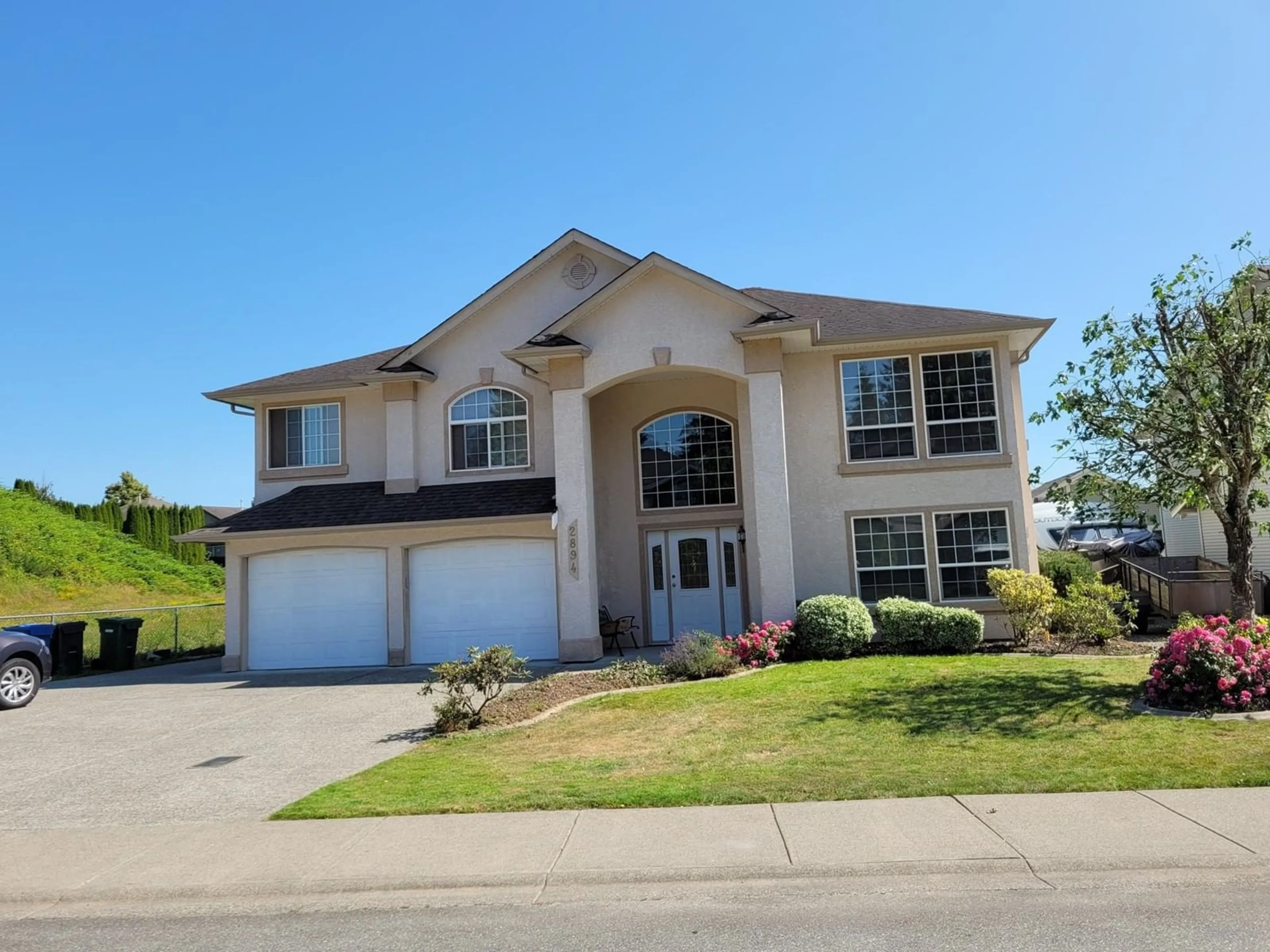 Frontside or backside of a home, the street view for 2894 BLACKHAM DRIVE, Abbotsford British Columbia V2S8H3