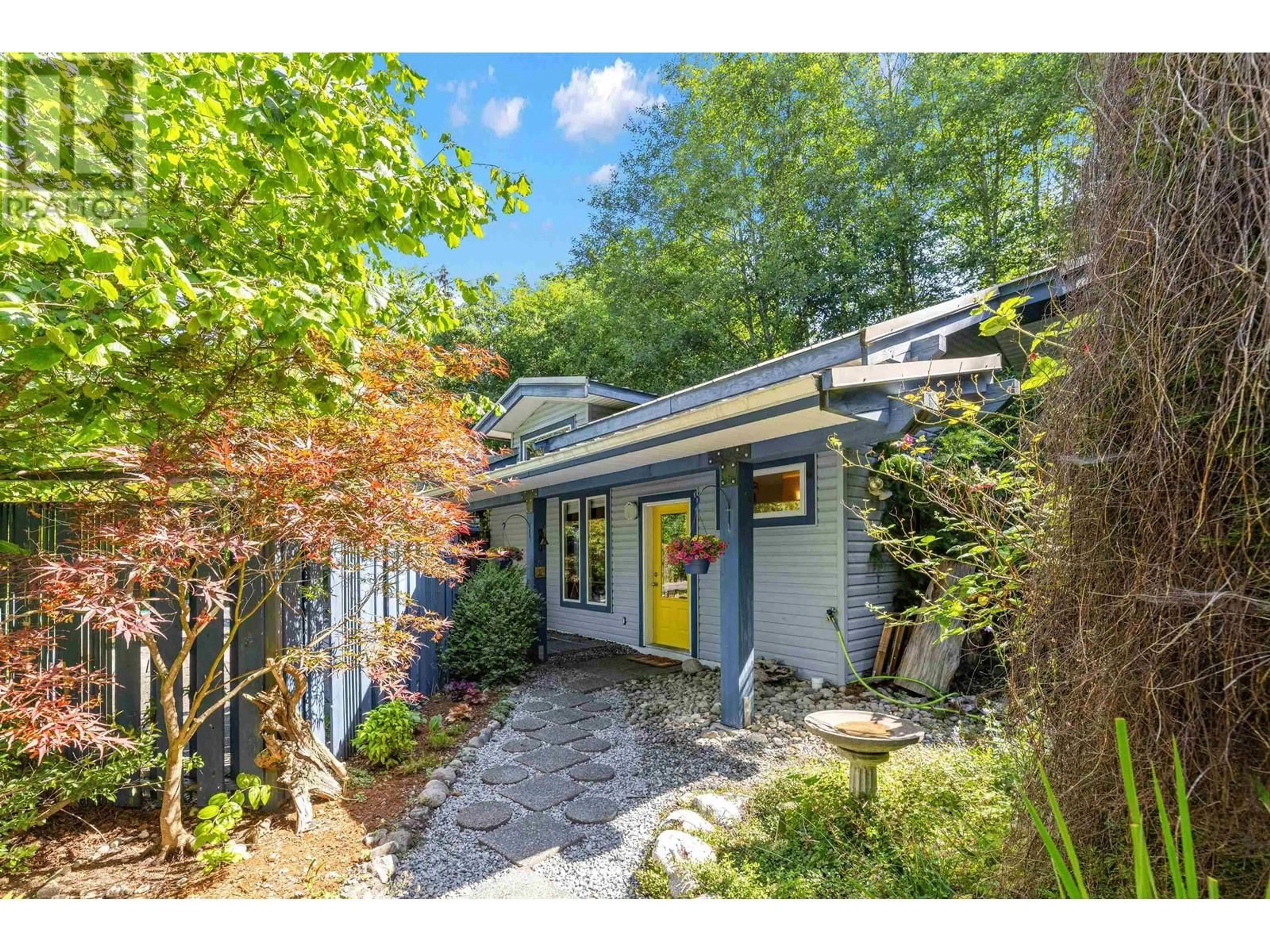 Cottage for 4174 SUNSHINE COAST HIGHWAY, Sechelt British Columbia V7Z0A4