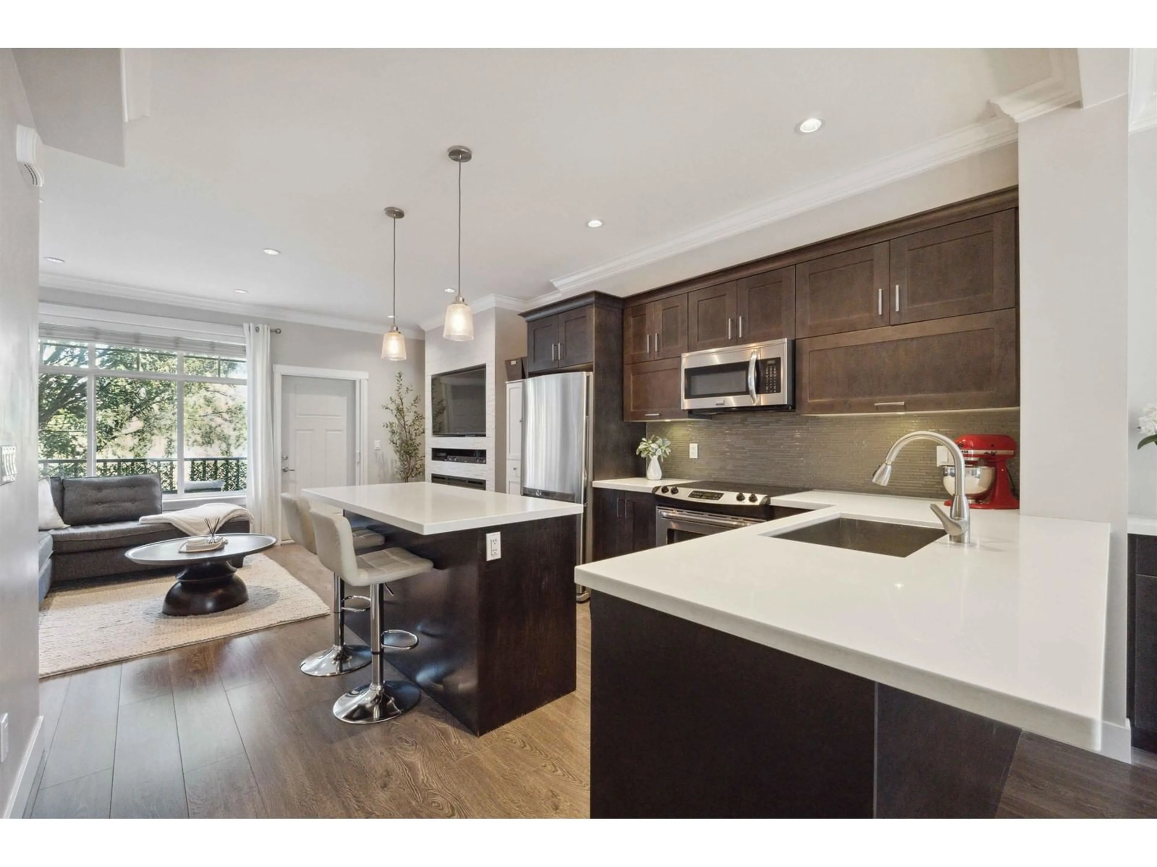 Contemporary kitchen for 49 7090 180 STREET, Surrey British Columbia V3S3T9