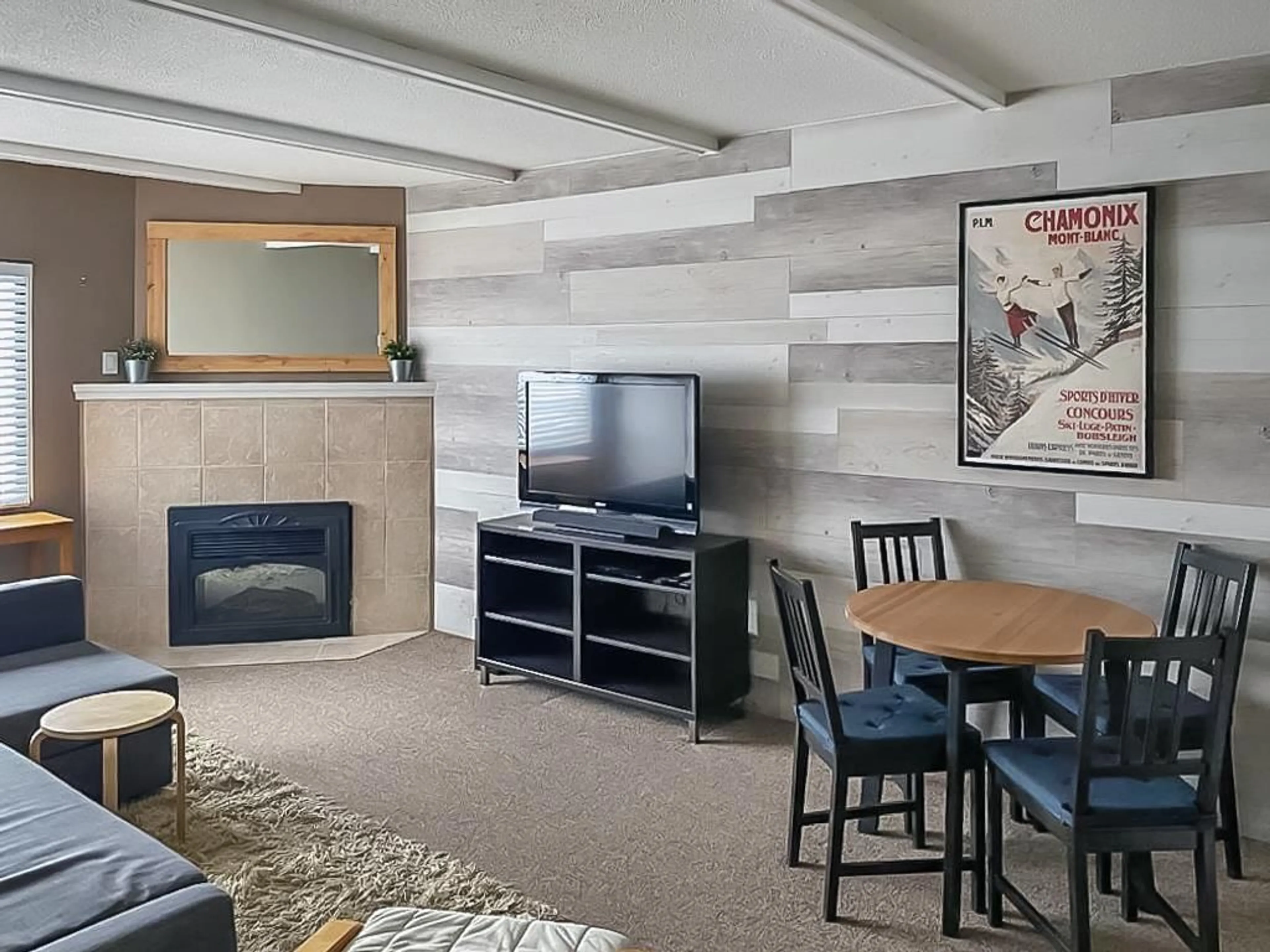 Living room with furniture, unknown for 104A - 21000 ENZIAN, Mission British Columbia V0M1A1